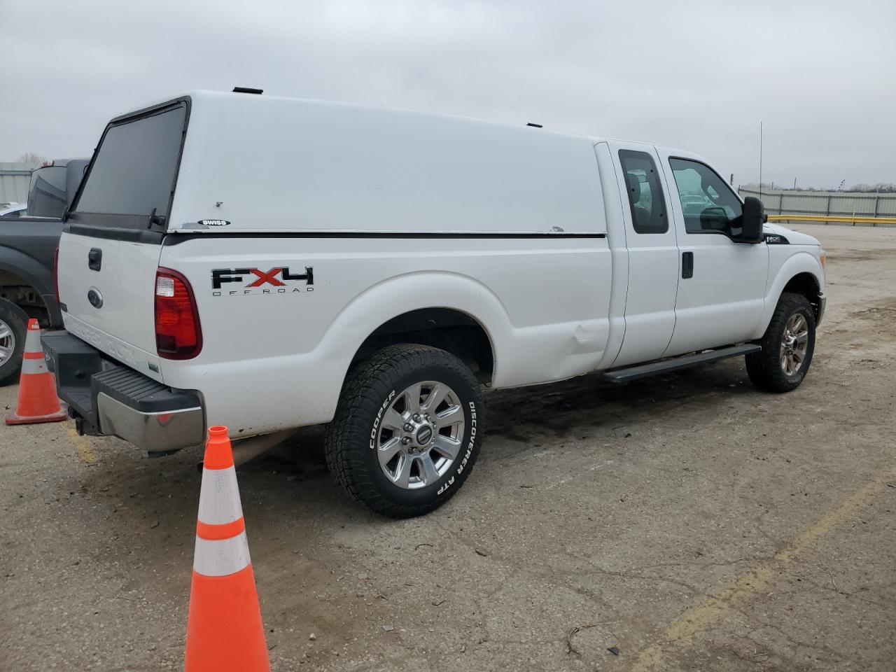 Photo 2 VIN: 1FT7X2B60BEA10864 - FORD F250 