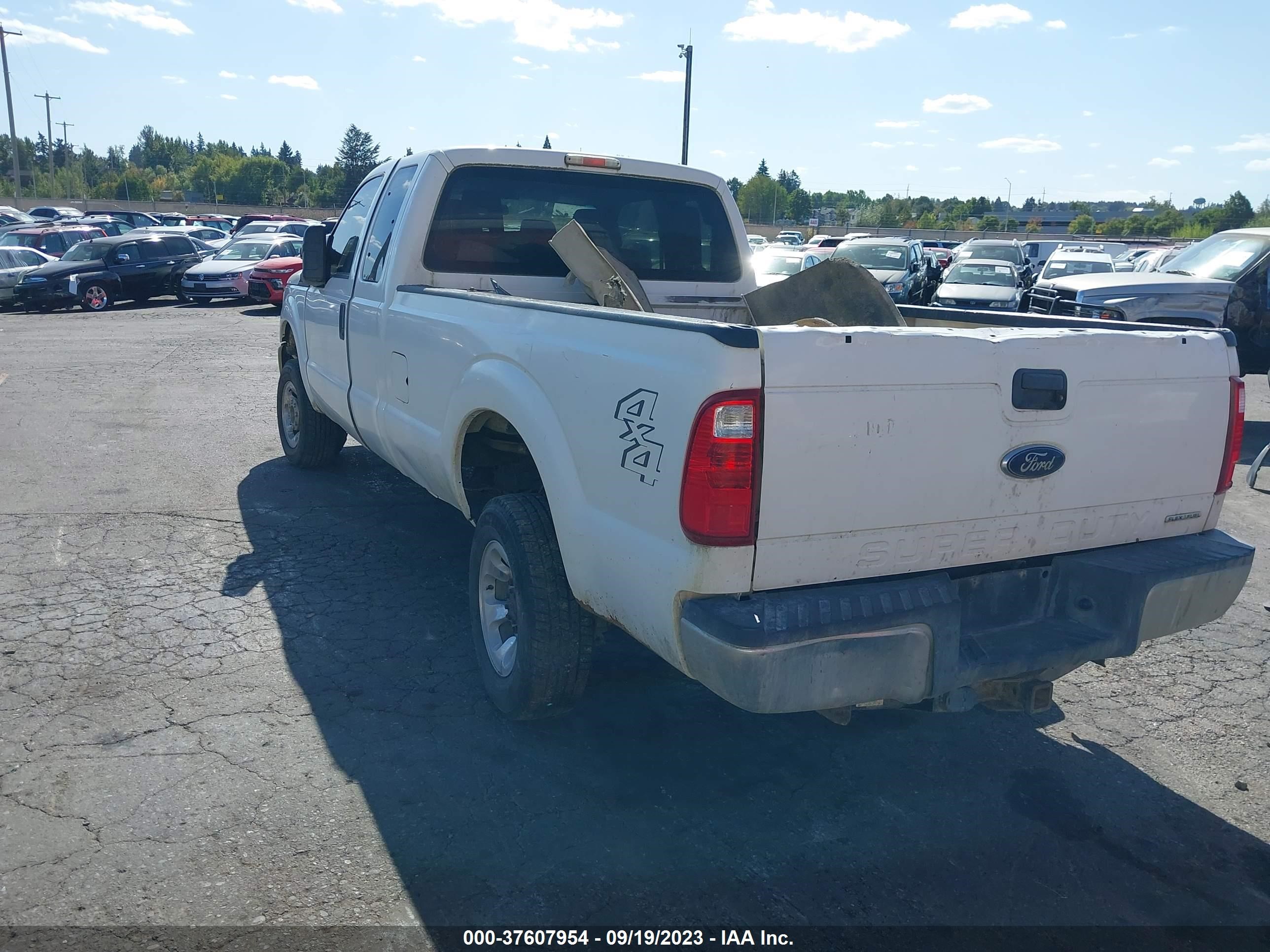 Photo 2 VIN: 1FT7X2B60EEB08149 - FORD F250 