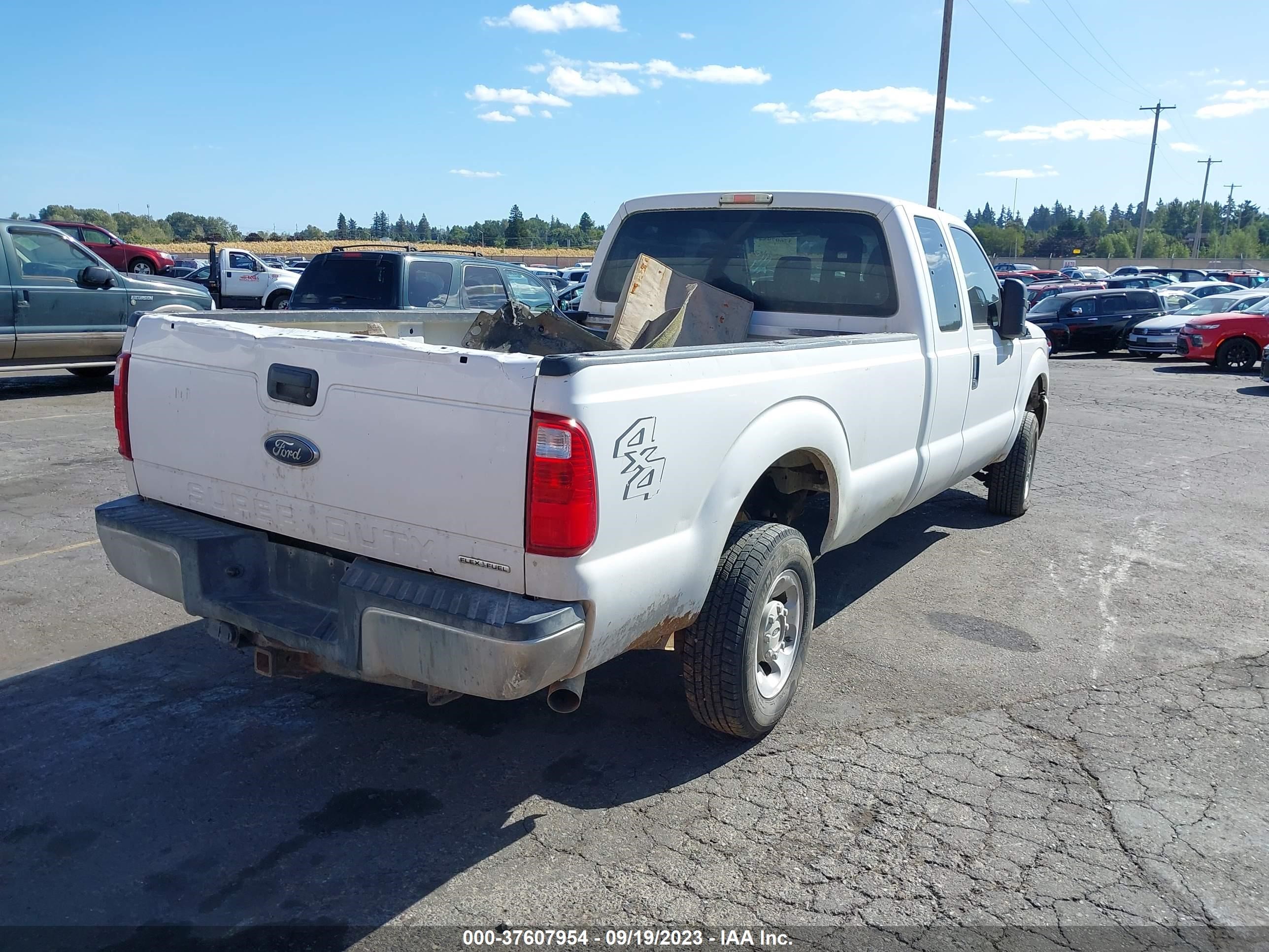 Photo 3 VIN: 1FT7X2B60EEB08149 - FORD F250 