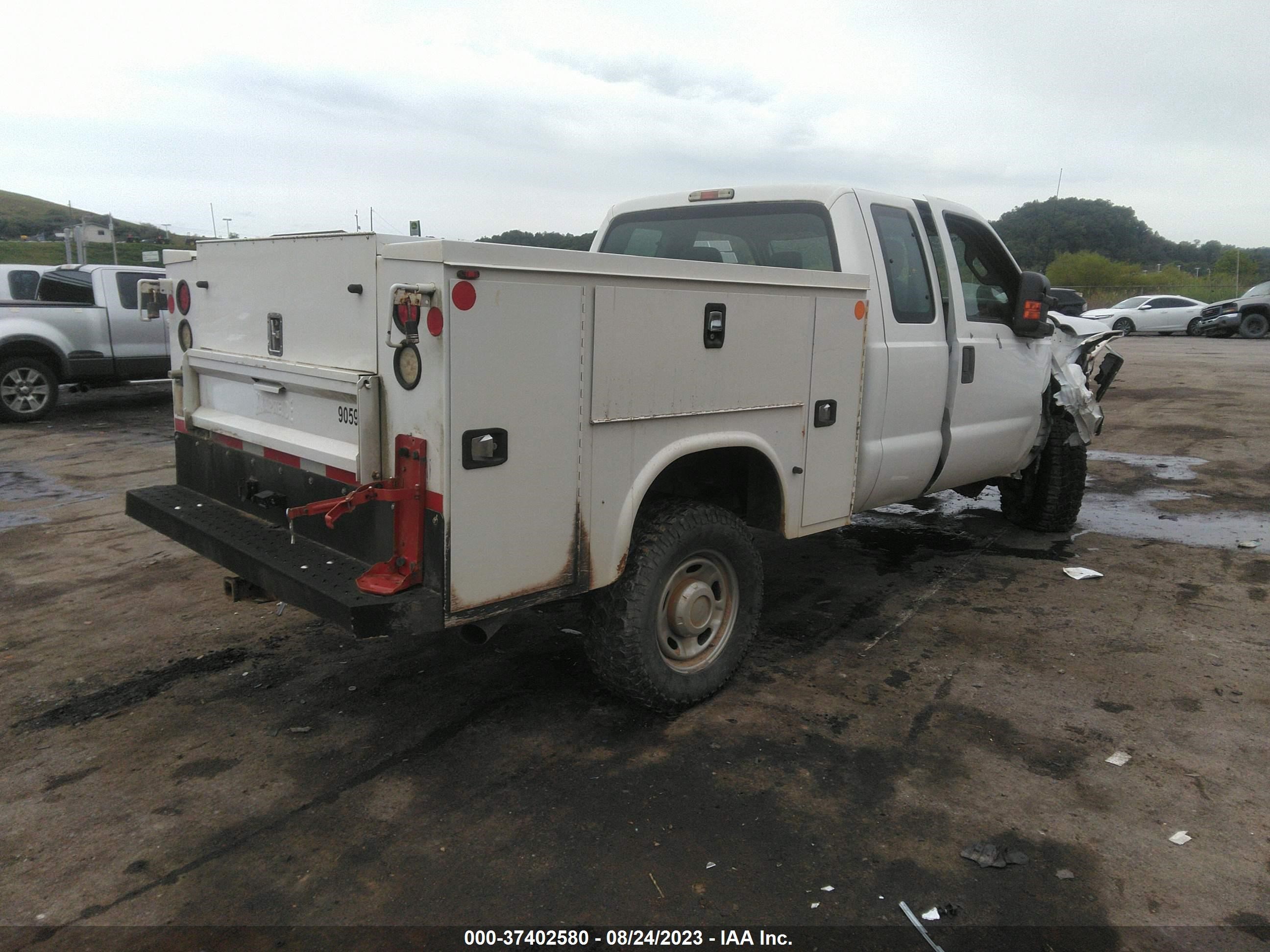 Photo 3 VIN: 1FT7X2B63EEB37113 - FORD F250 