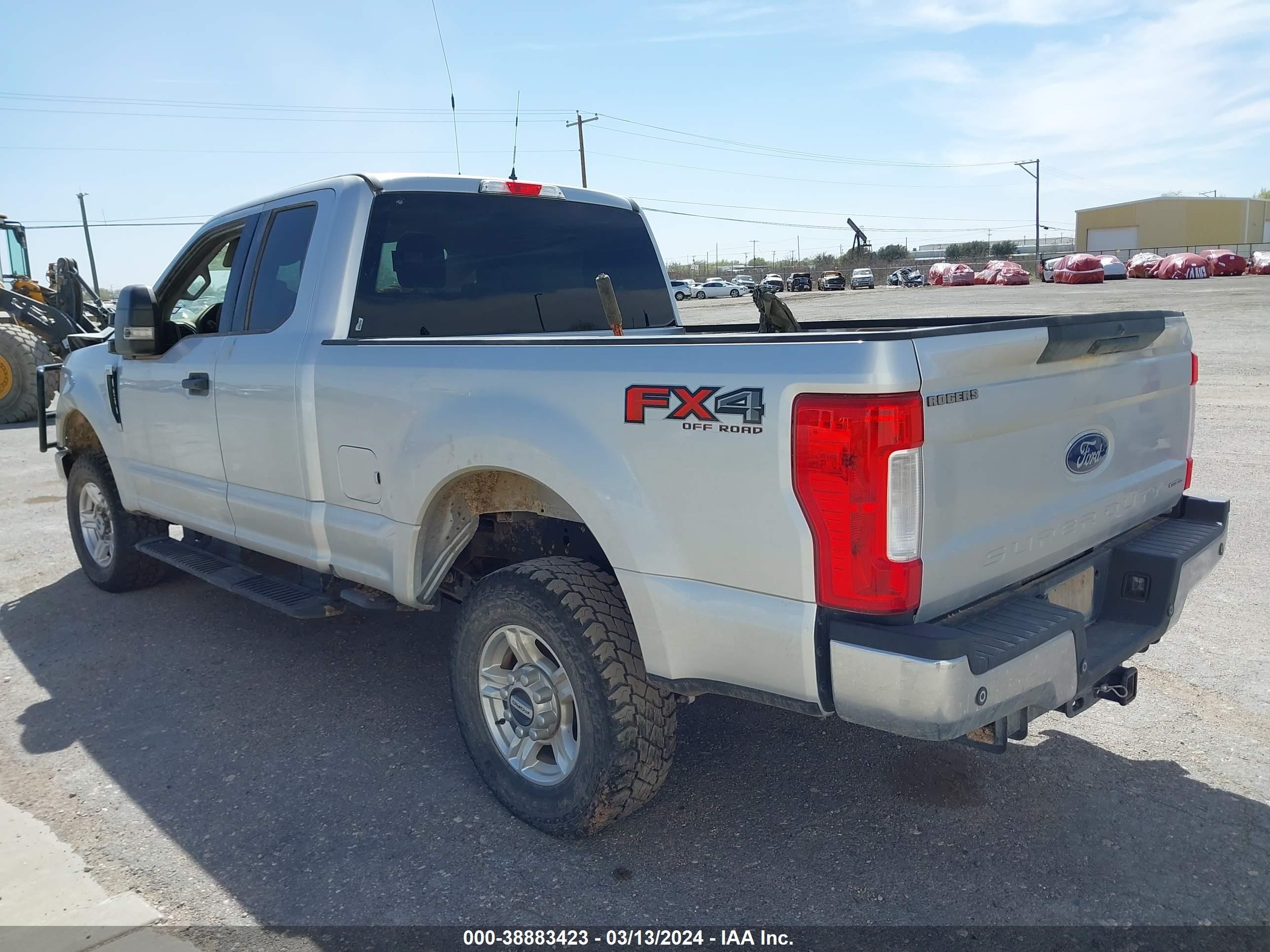 Photo 2 VIN: 1FT7X2B64HEF20109 - FORD F250 