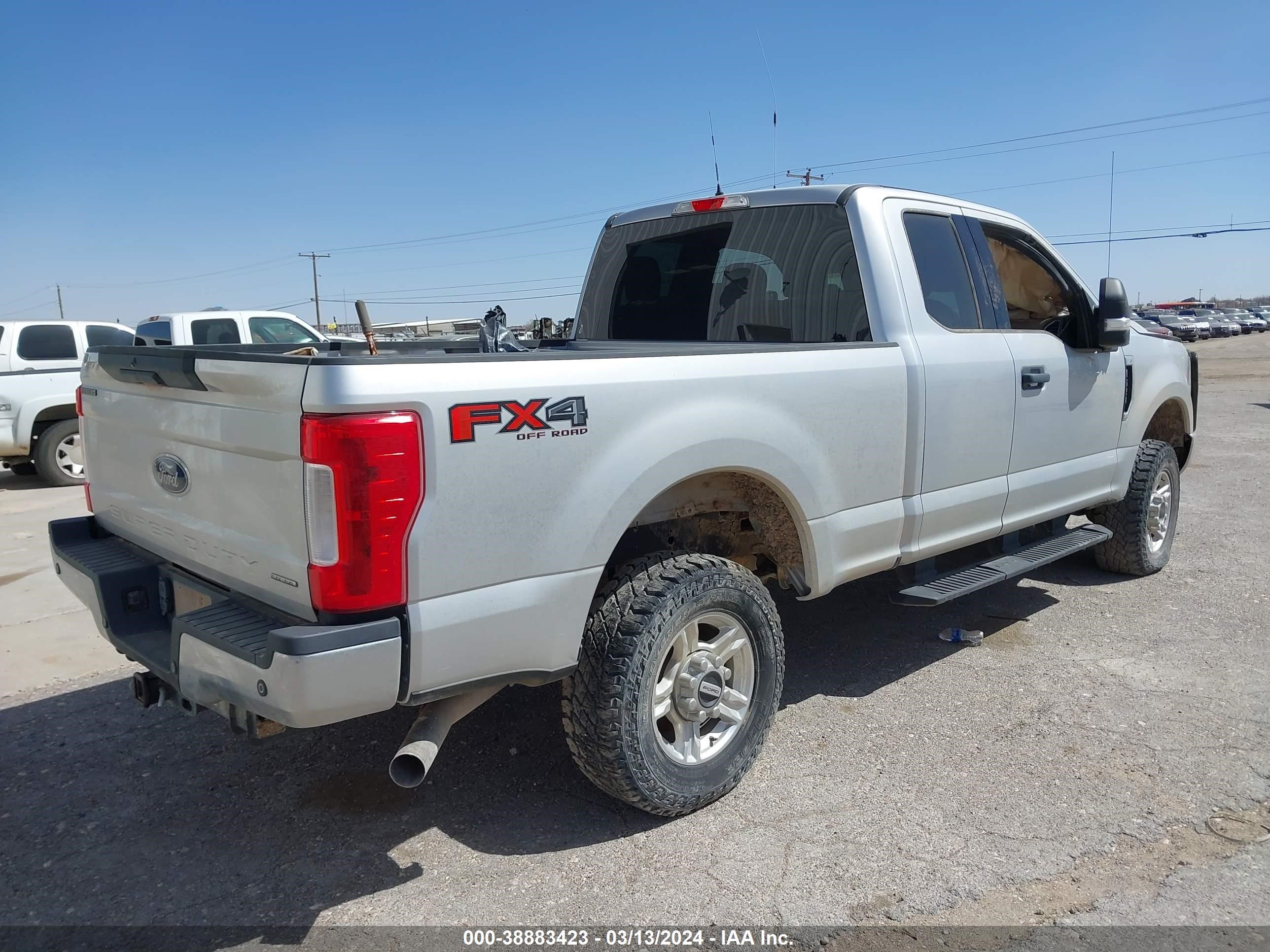 Photo 3 VIN: 1FT7X2B64HEF20109 - FORD F250 