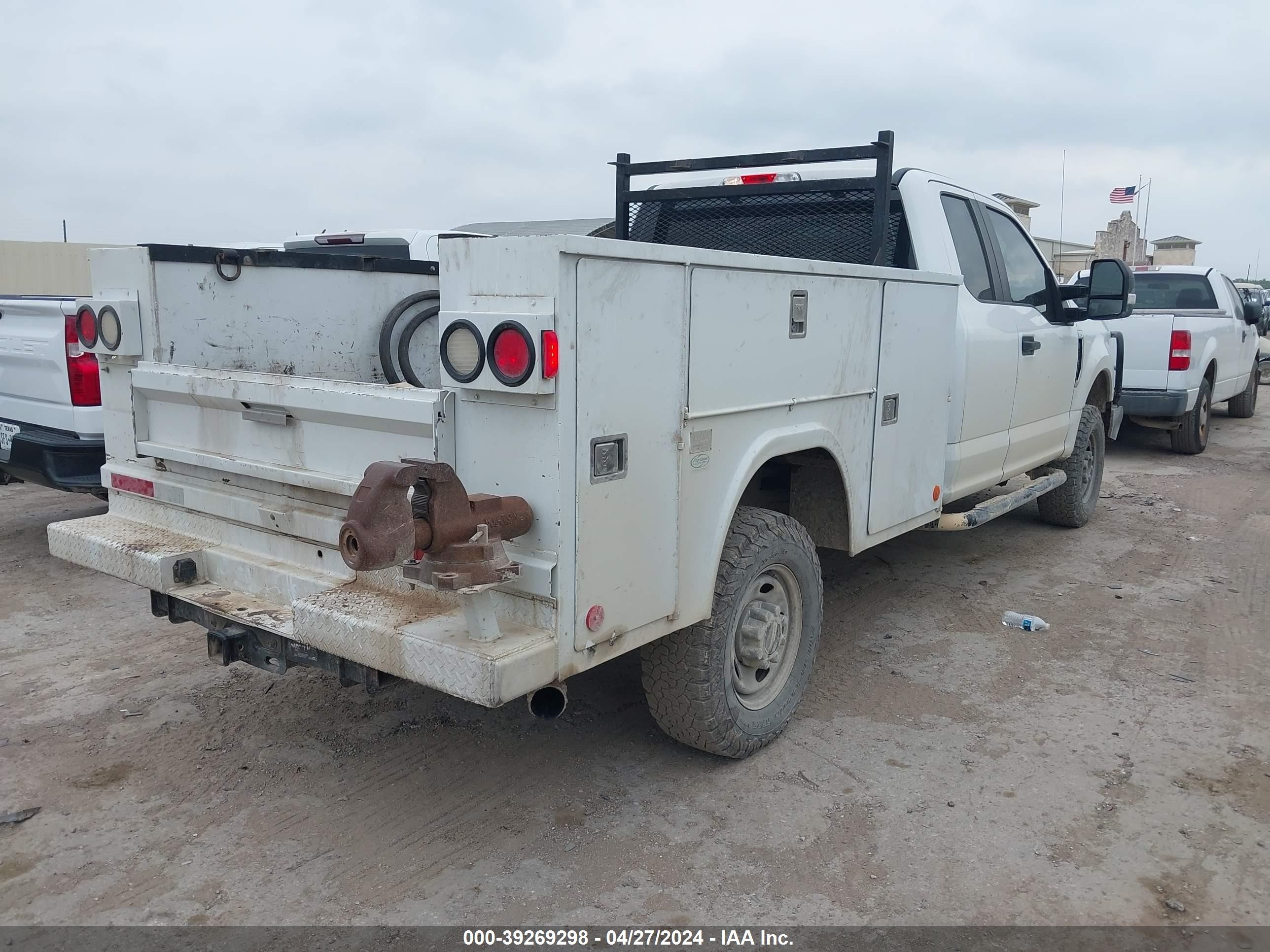 Photo 3 VIN: 1FT7X2B64JEC74829 - FORD F250 