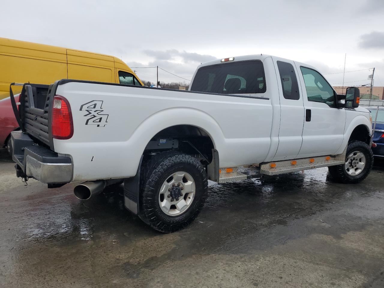 Photo 2 VIN: 1FT7X2B65CEA10103 - FORD F250 