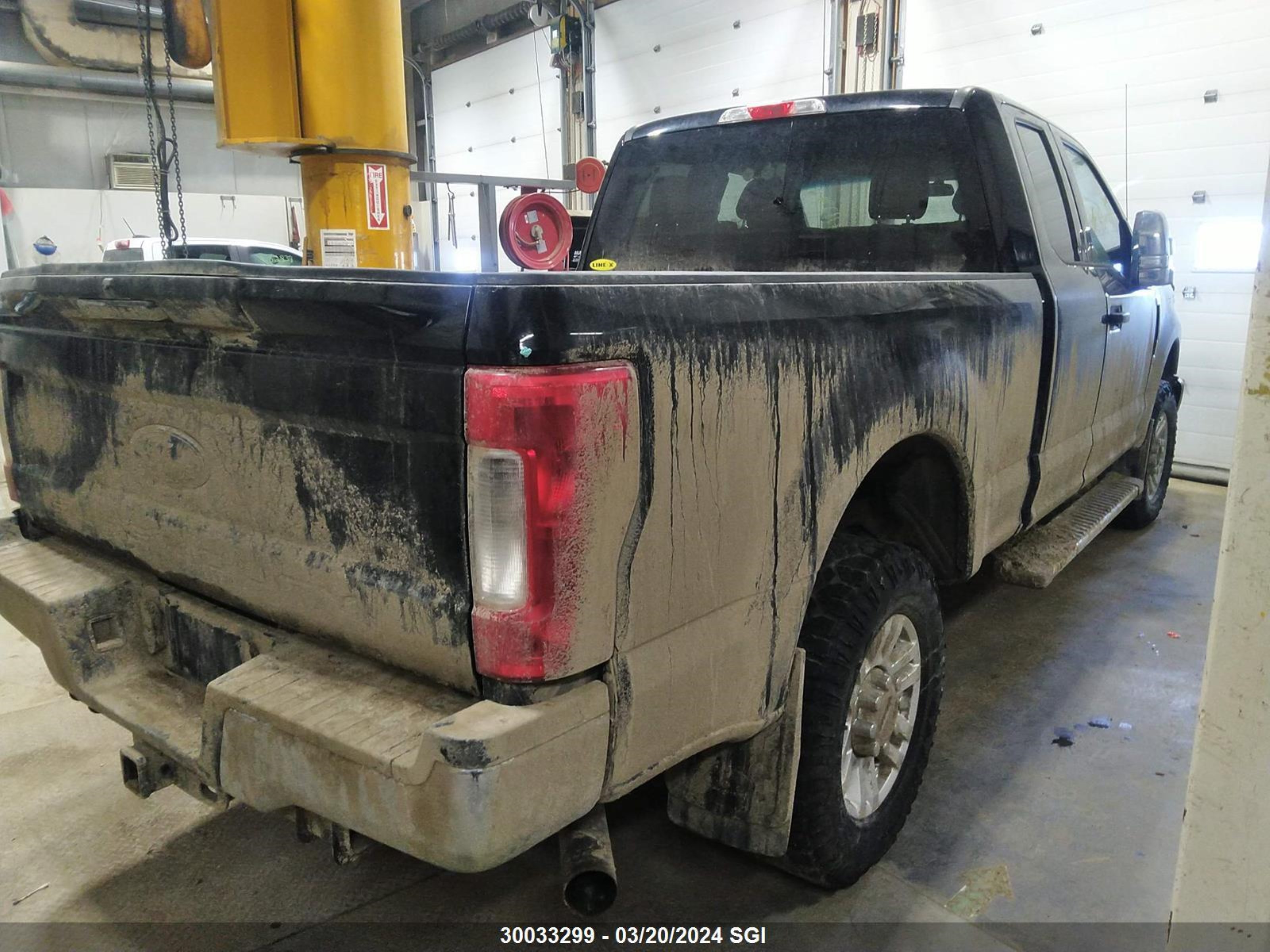 Photo 3 VIN: 1FT7X2B66JEB77471 - FORD F250 