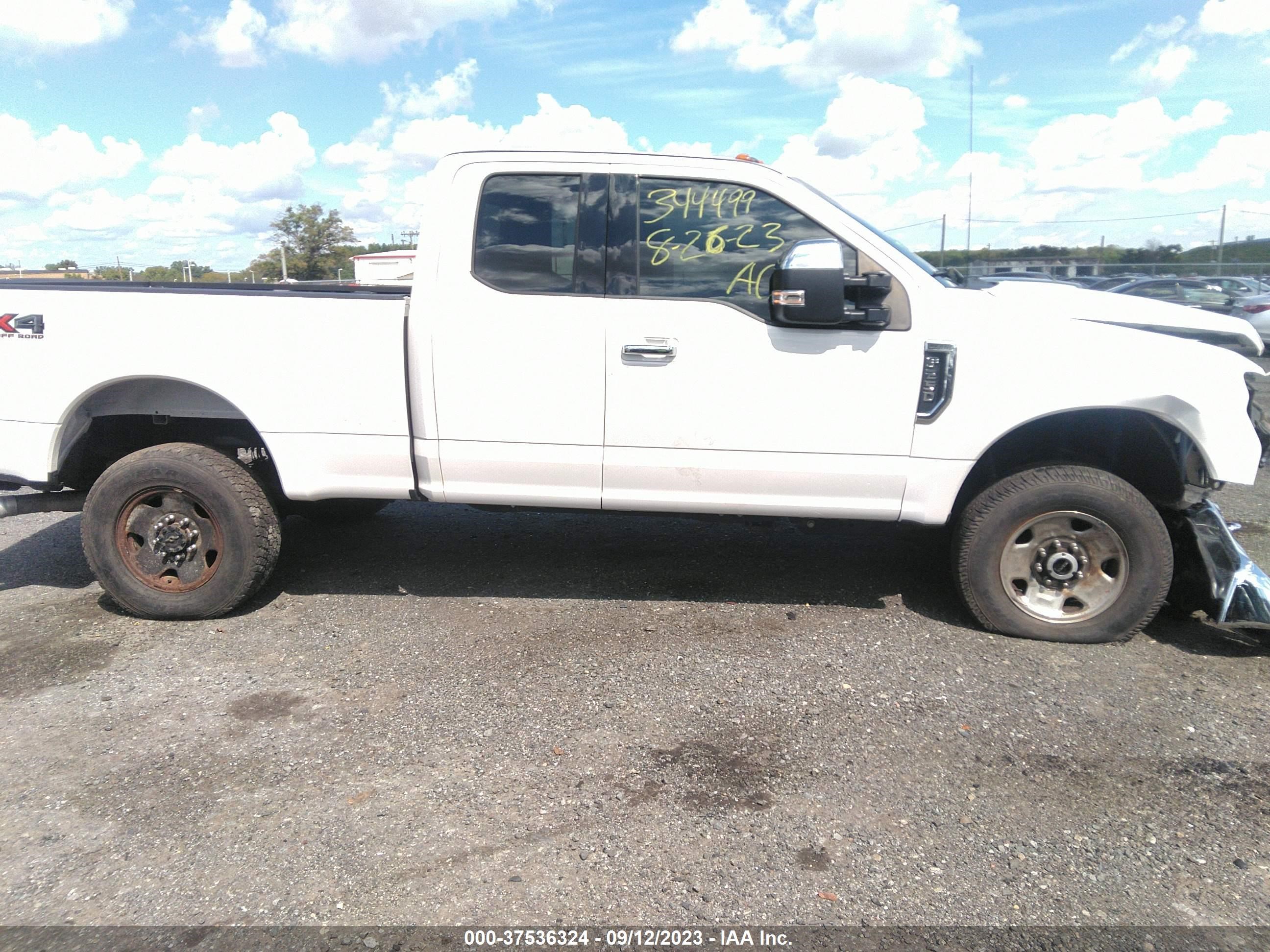 Photo 12 VIN: 1FT7X2B67JEB02343 - FORD F250 