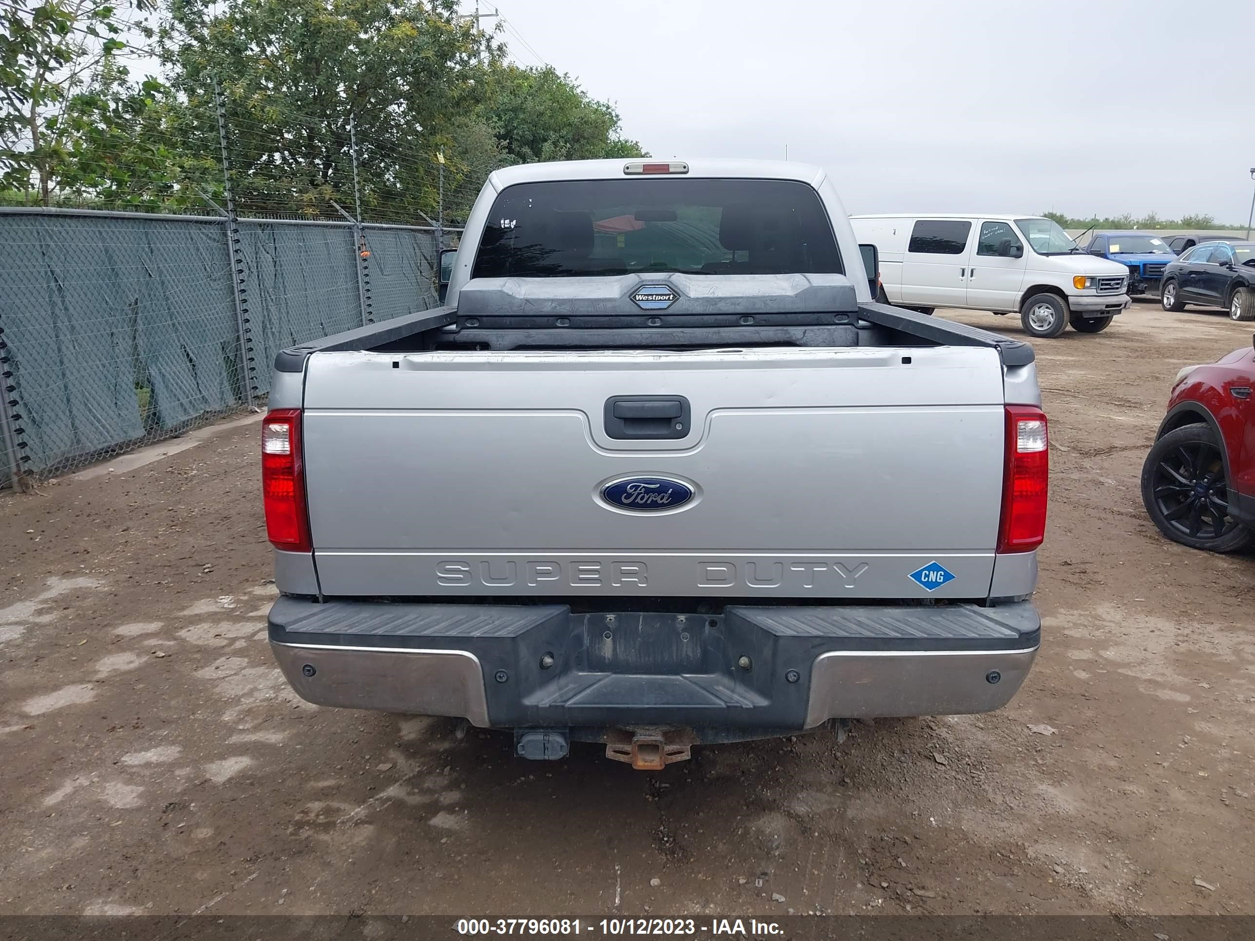 Photo 16 VIN: 1FT7X2B68DEA26958 - FORD F250 