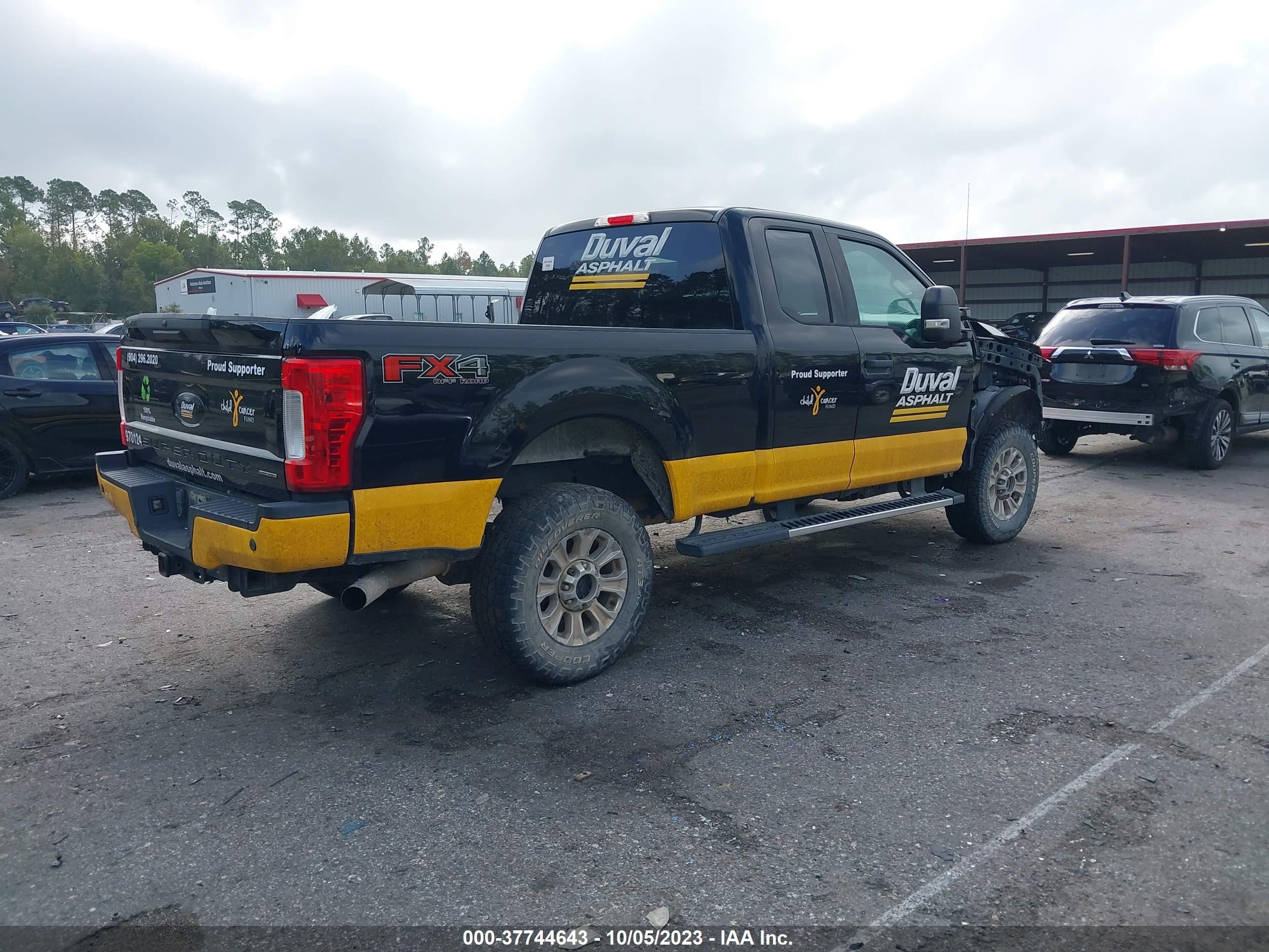 Photo 3 VIN: 1FT7X2B6XHEC88499 - FORD F250 