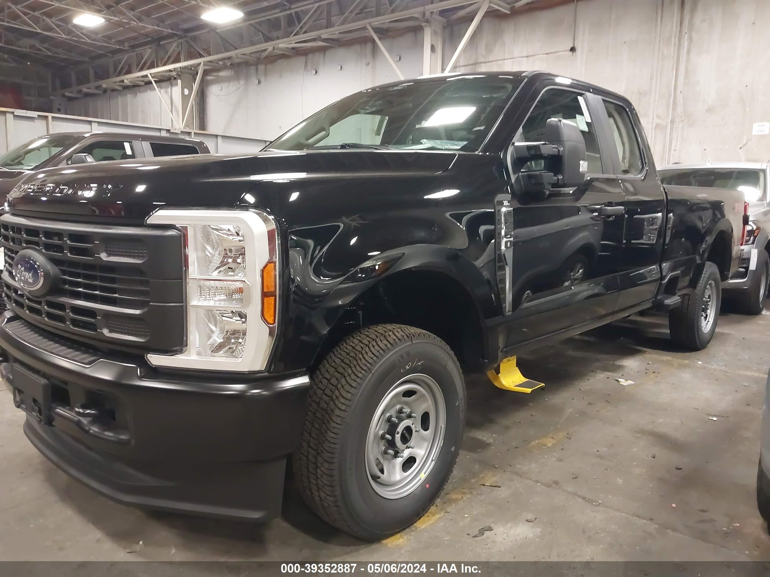 Photo 1 VIN: 1FT7X2BA7RED75279 - FORD F250 