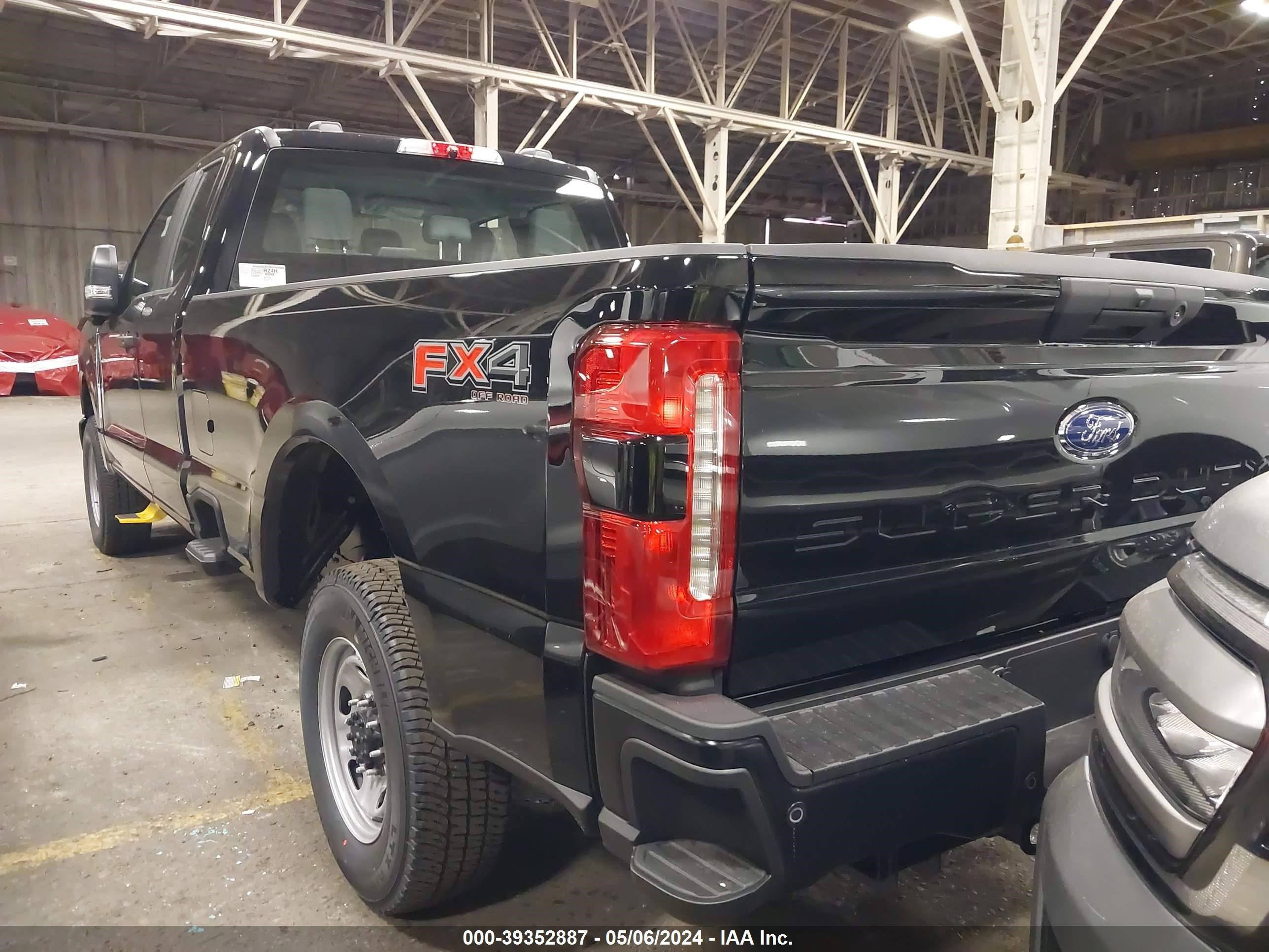 Photo 2 VIN: 1FT7X2BA7RED75279 - FORD F250 