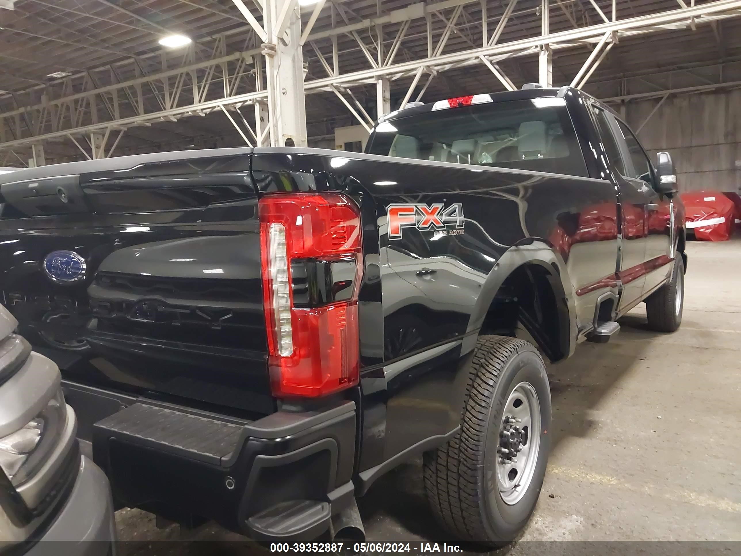 Photo 3 VIN: 1FT7X2BA7RED75279 - FORD F250 