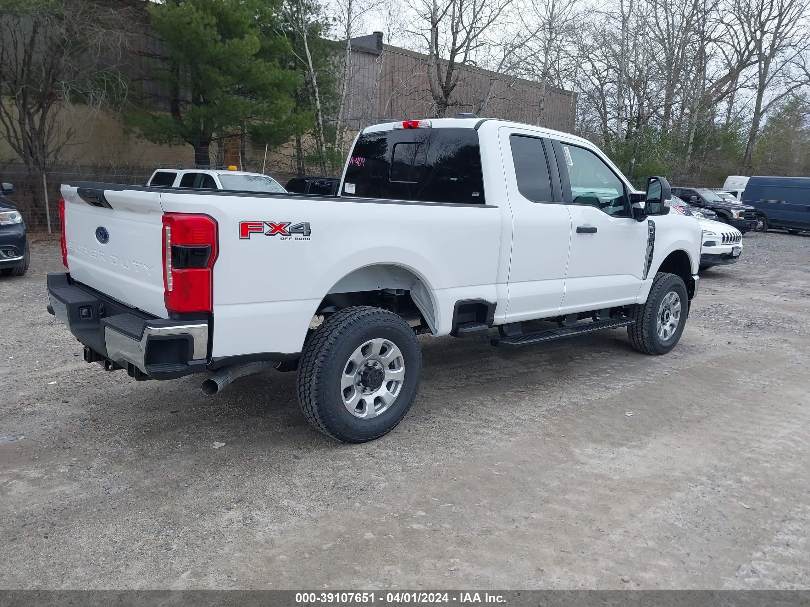 Photo 3 VIN: 1FT7X2BNXRED23213 - FORD F250 