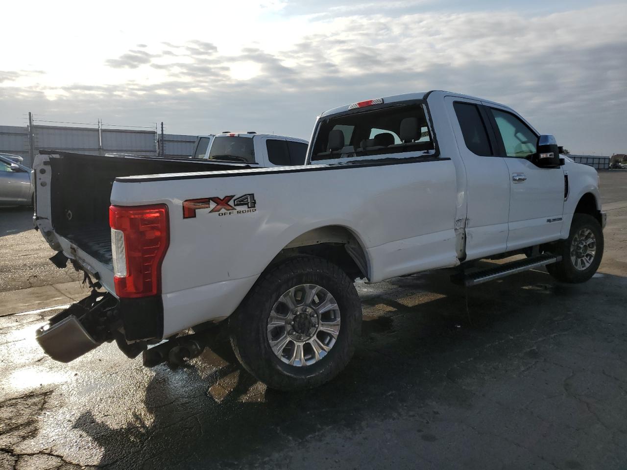 Photo 2 VIN: 1FT7X2BT1HEF16878 - FORD F250 