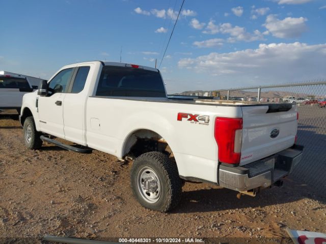 Photo 2 VIN: 1FT7X2BT3JEB89129 - FORD F-250 