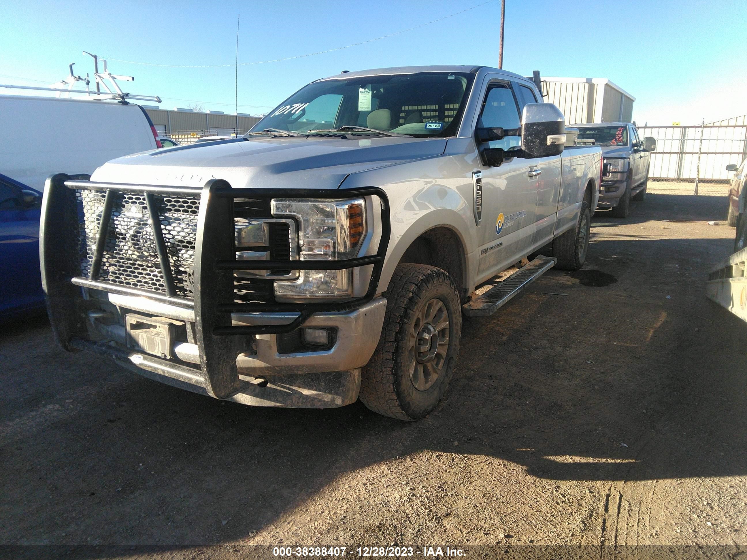 Photo 1 VIN: 1FT7X2BT4JEB87695 - FORD F250 