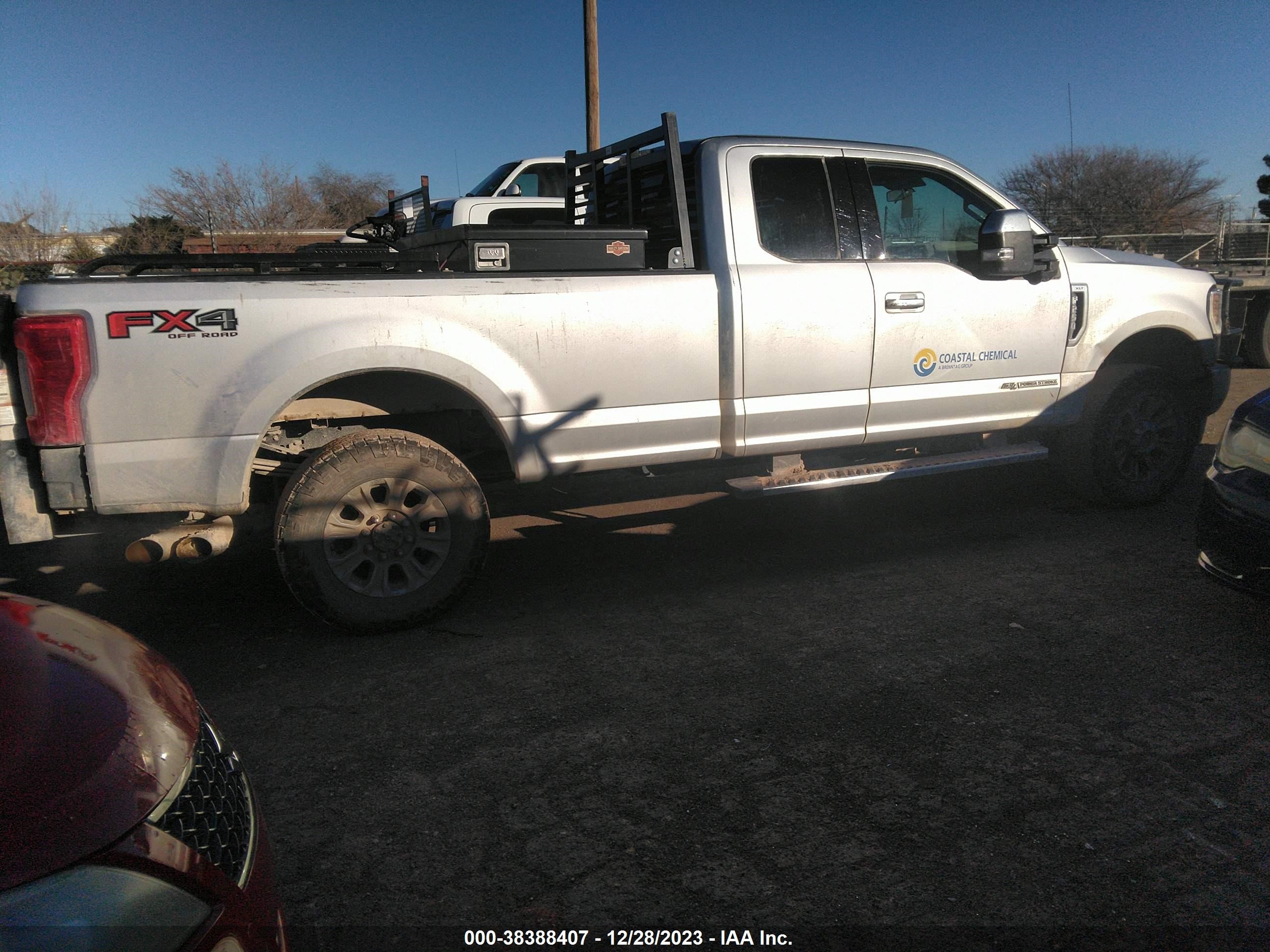 Photo 12 VIN: 1FT7X2BT4JEB87695 - FORD F250 