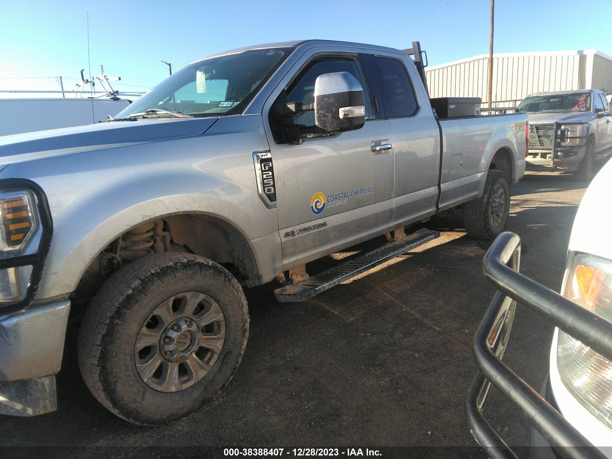 Photo 13 VIN: 1FT7X2BT4JEB87695 - FORD F250 