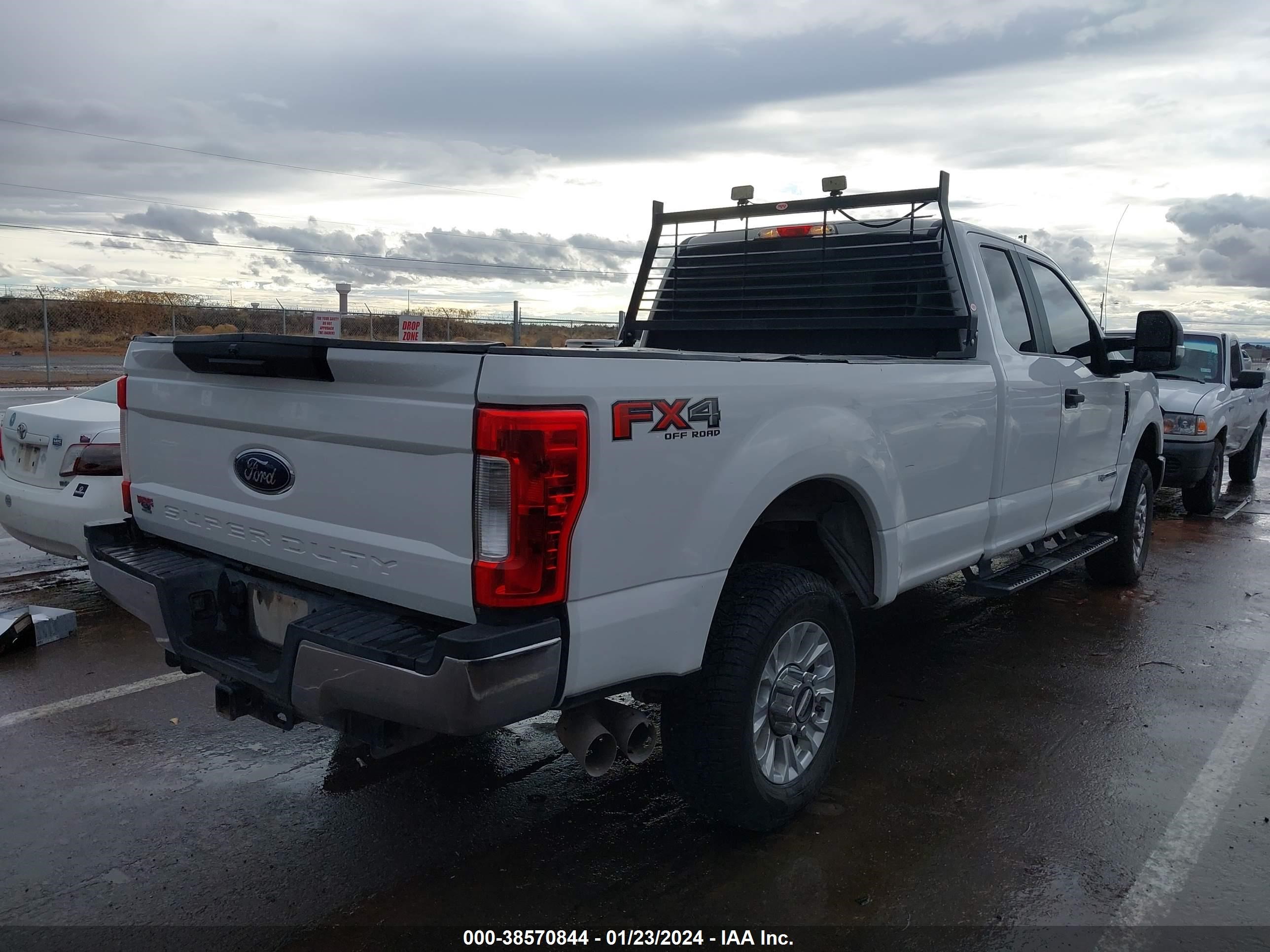 Photo 3 VIN: 1FT7X2BT4KEG54907 - FORD F250 