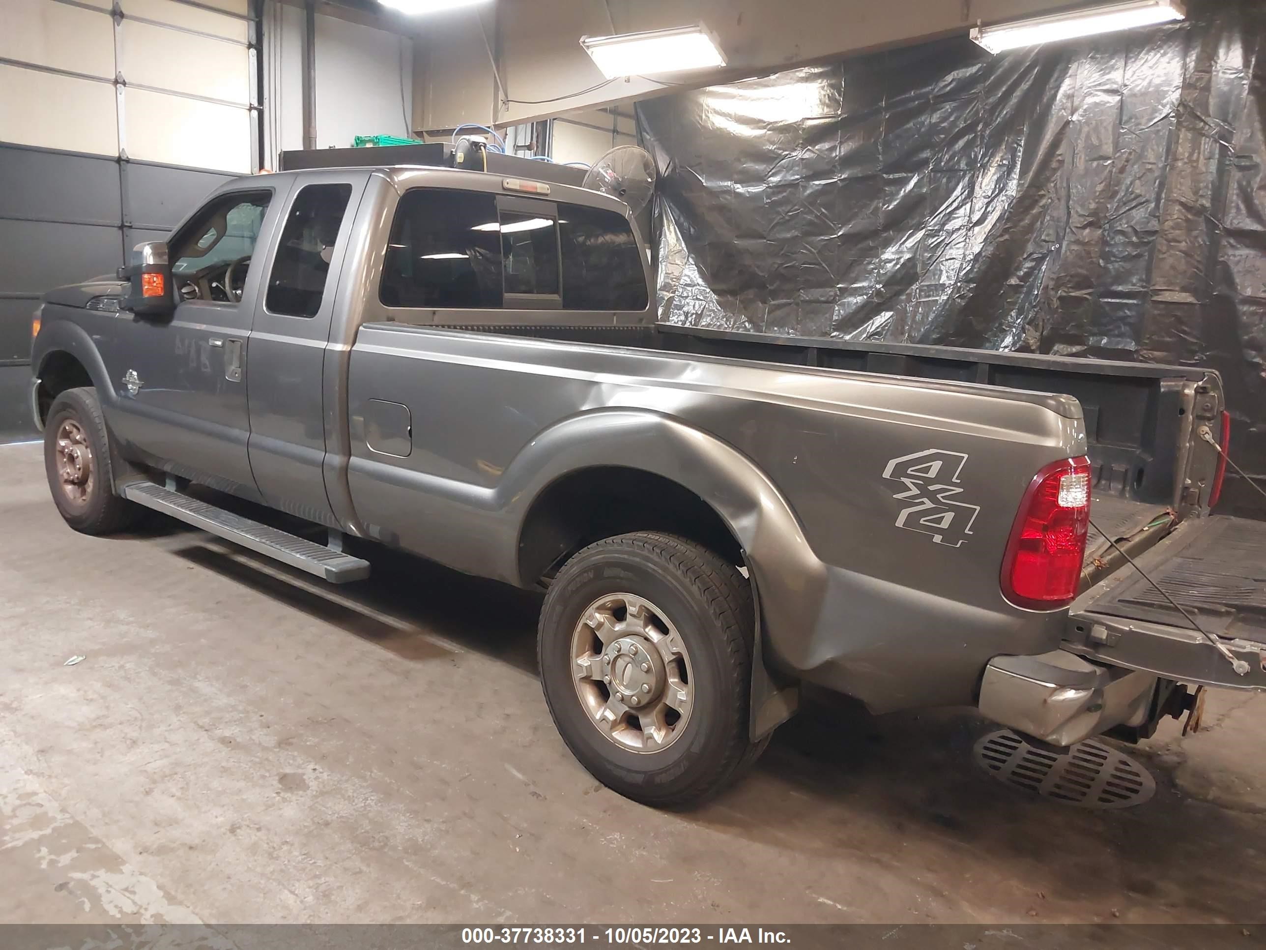 Photo 2 VIN: 1FT7X2BT8DEB06878 - FORD F250 