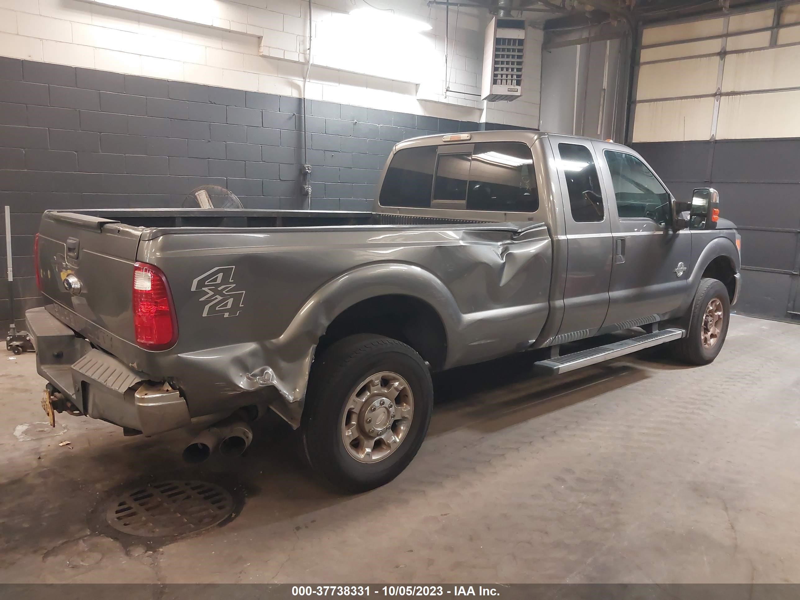 Photo 3 VIN: 1FT7X2BT8DEB06878 - FORD F250 