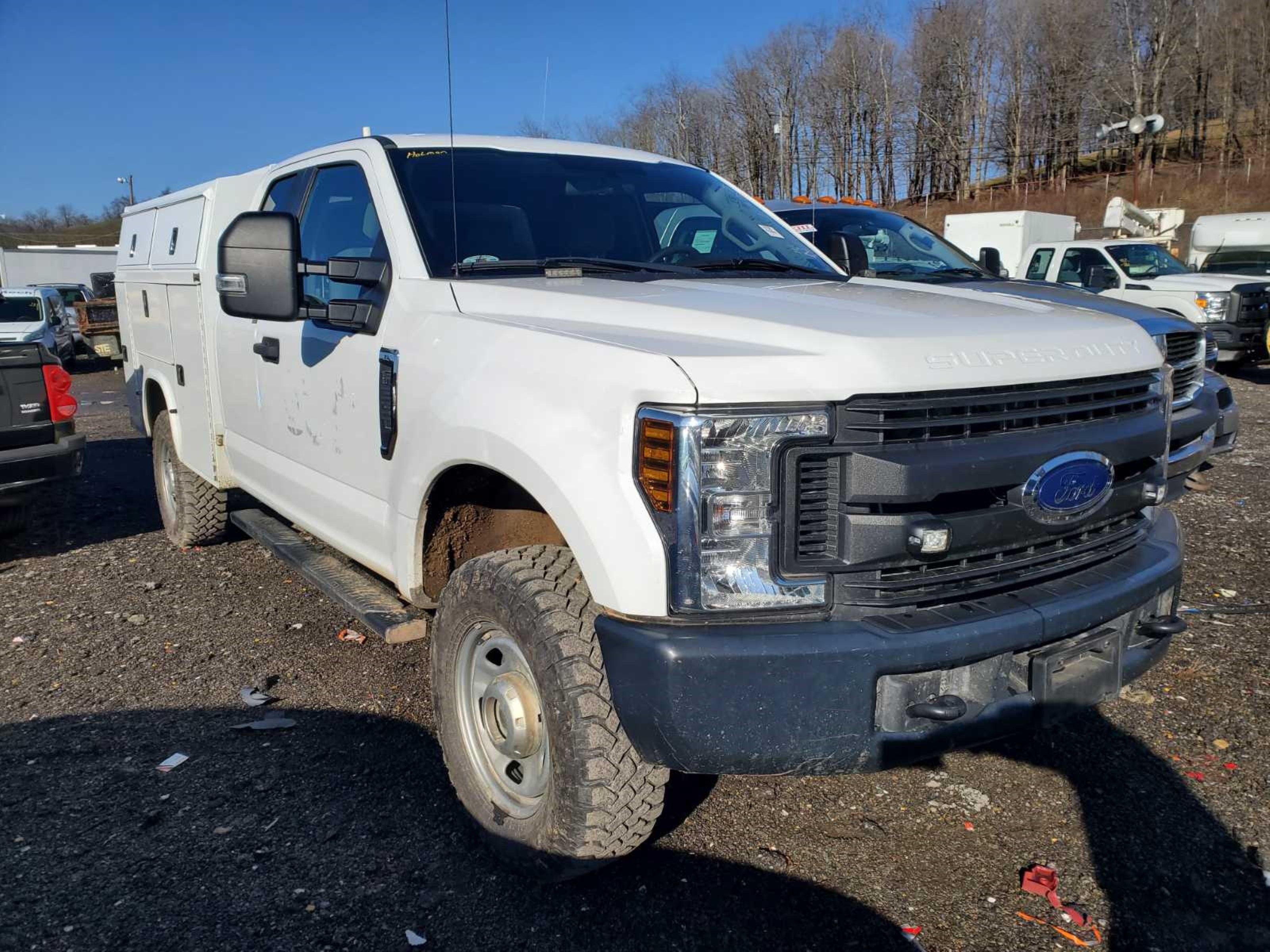 Photo 5 VIN: 1FT7X3B60JED03569 - FORD F350 