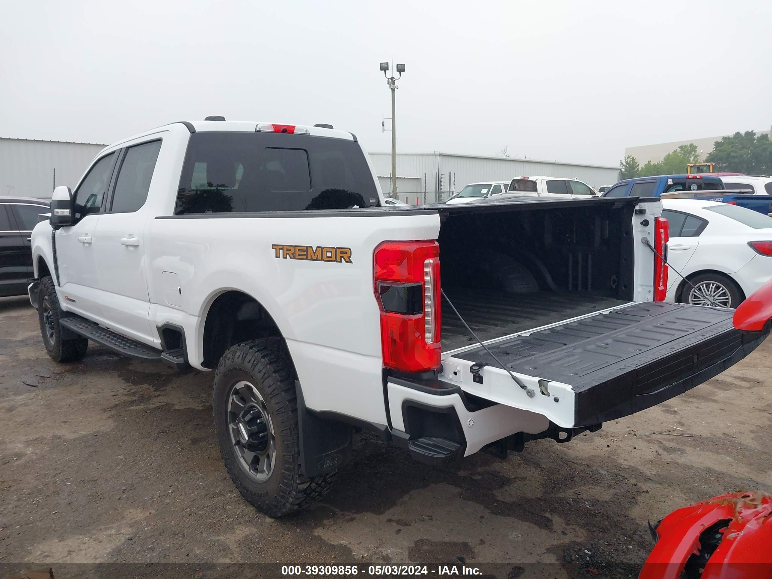 Photo 2 VIN: 1FT8W2BM3PED52211 - FORD F250 