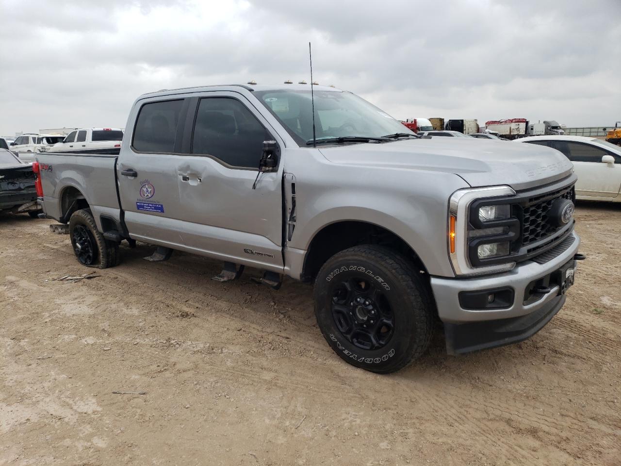 Photo 3 VIN: 1FT8W2BT7PEC23931 - FORD F250 