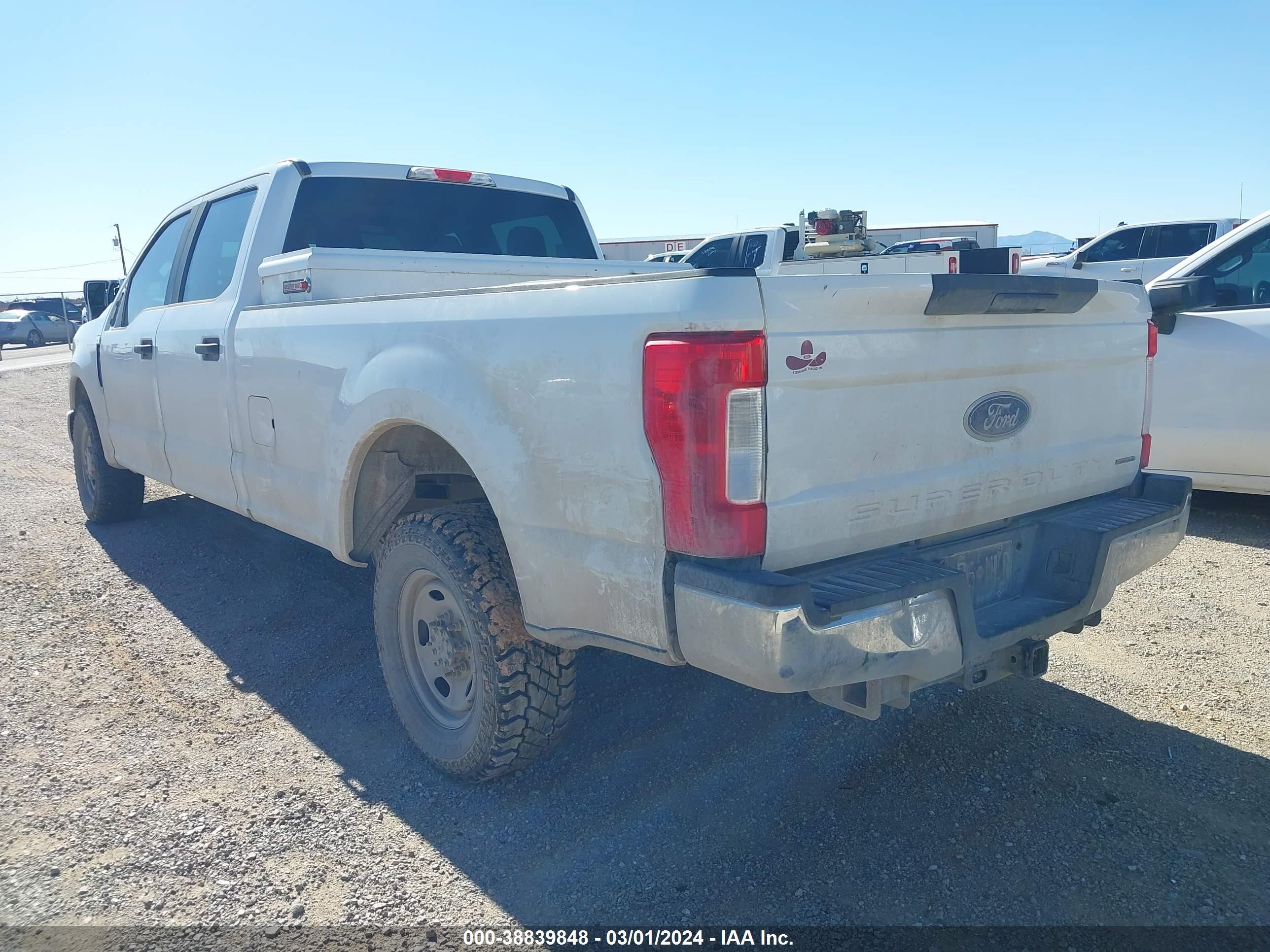 Photo 2 VIN: 1FT8W3A64HEB76067 - FORD F350 