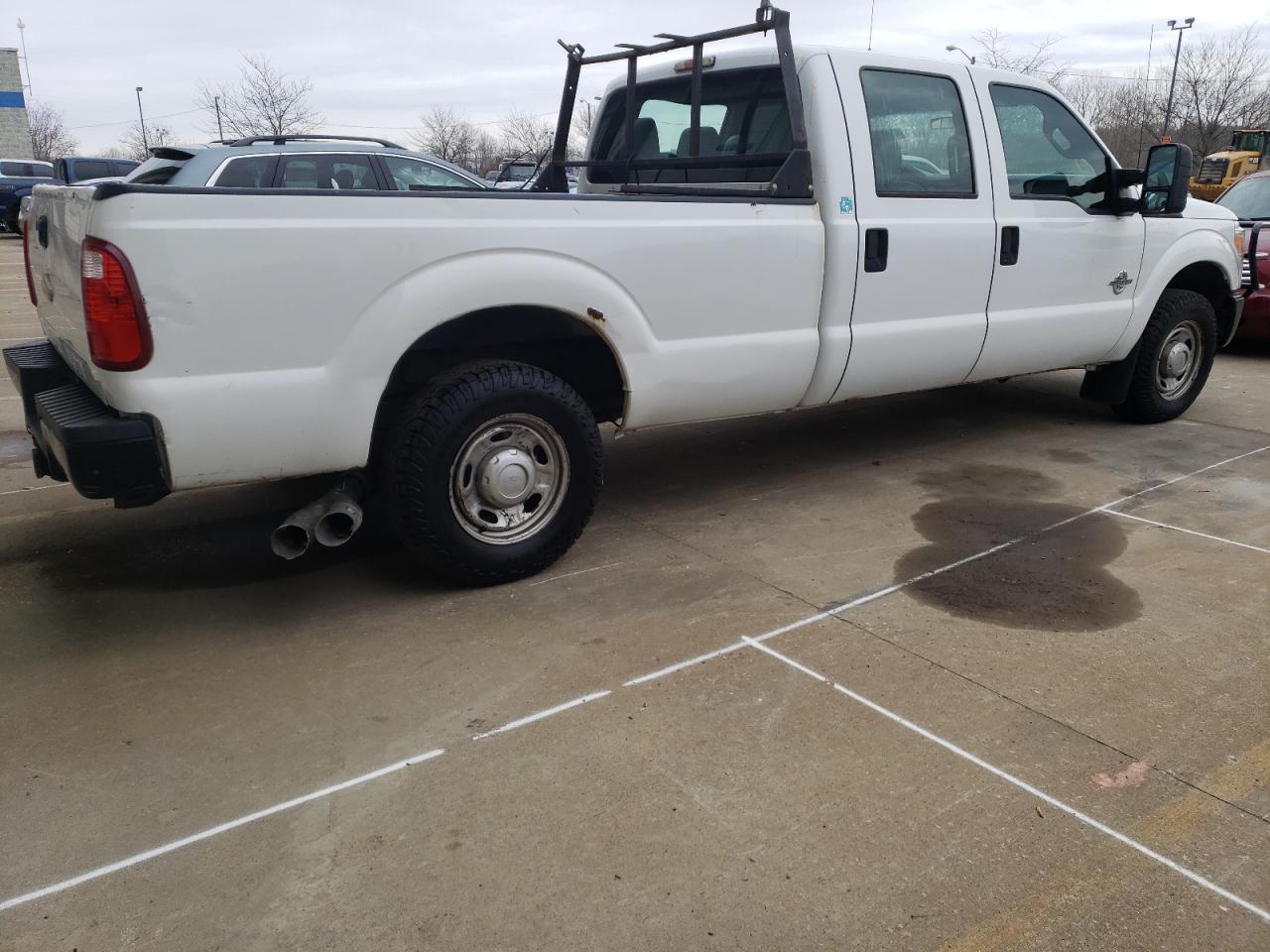 Photo 2 VIN: 1FT8W3AT5BEC88356 - FORD F350 