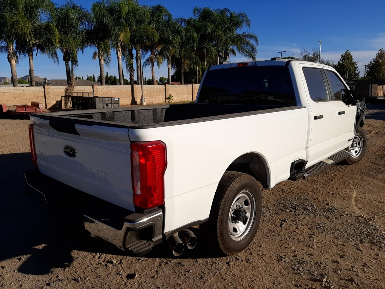 Photo 2 VIN: 1FT8W3AT5PEC50004 - FORD F350 