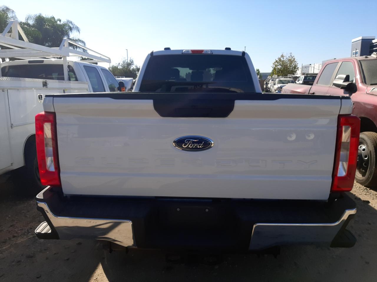 Photo 5 VIN: 1FT8W3AT5PEC50004 - FORD F350 