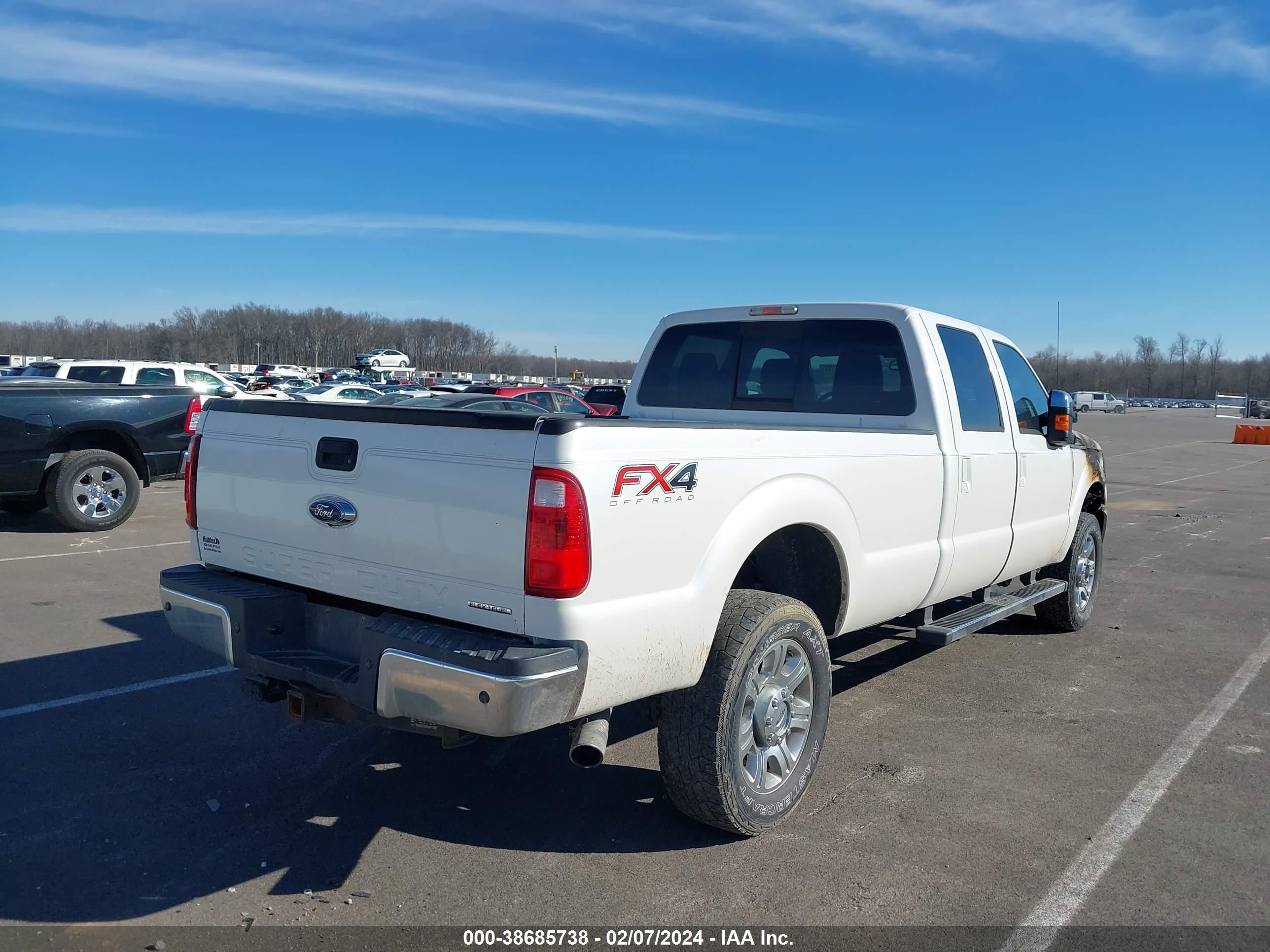 Photo 3 VIN: 1FT8W3B68DEB91843 - FORD F350 