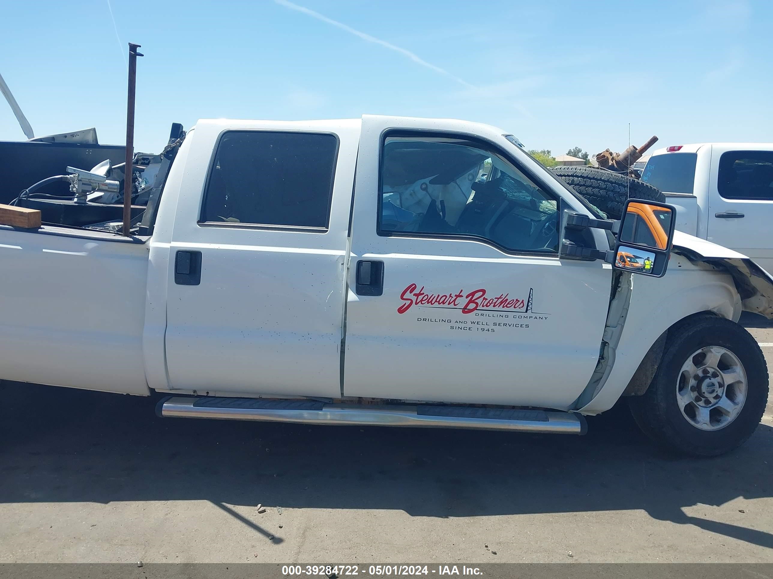 Photo 11 VIN: 1FT8W3B6XFED60814 - FORD F350 