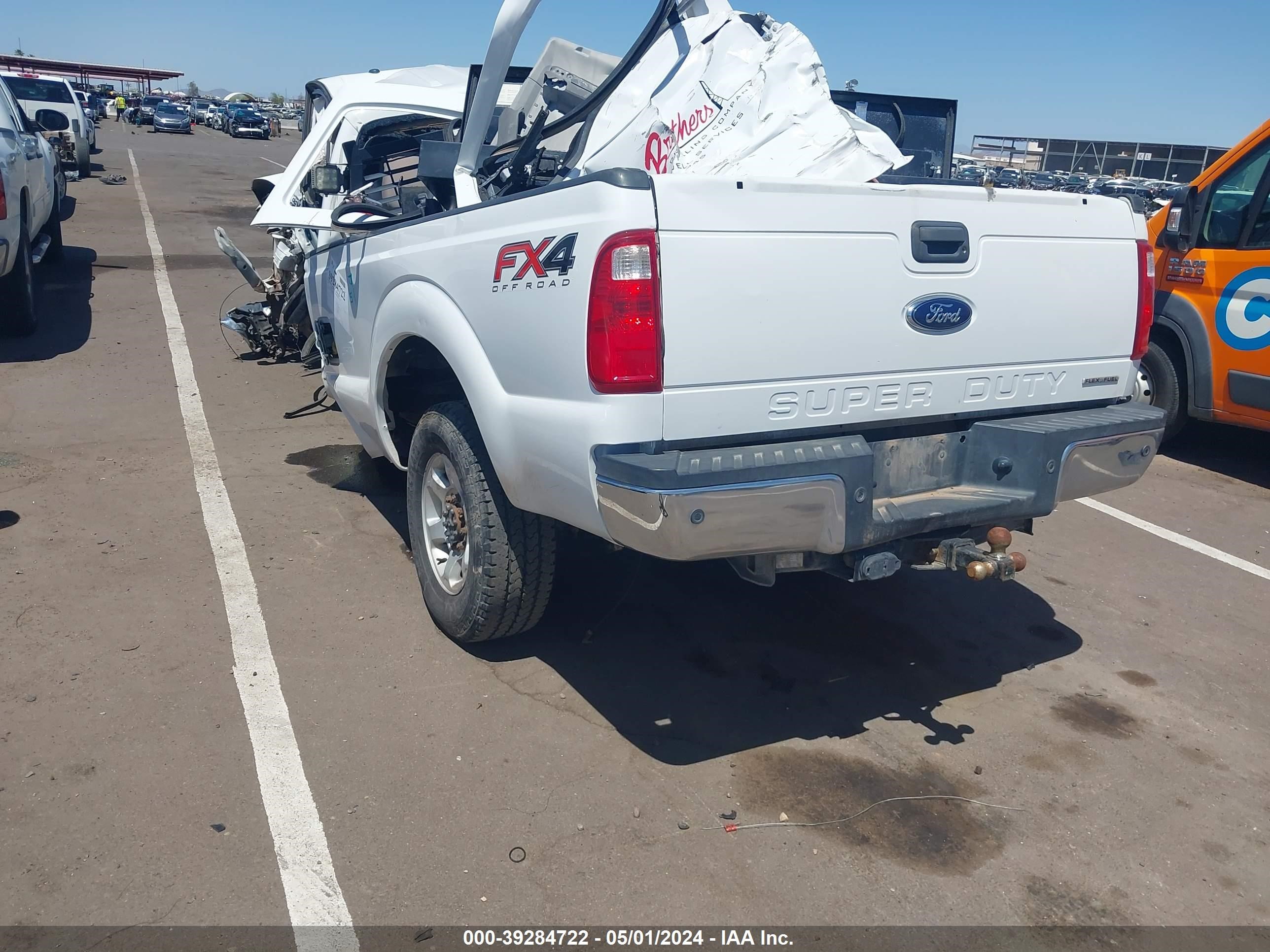 Photo 2 VIN: 1FT8W3B6XFED60814 - FORD F350 