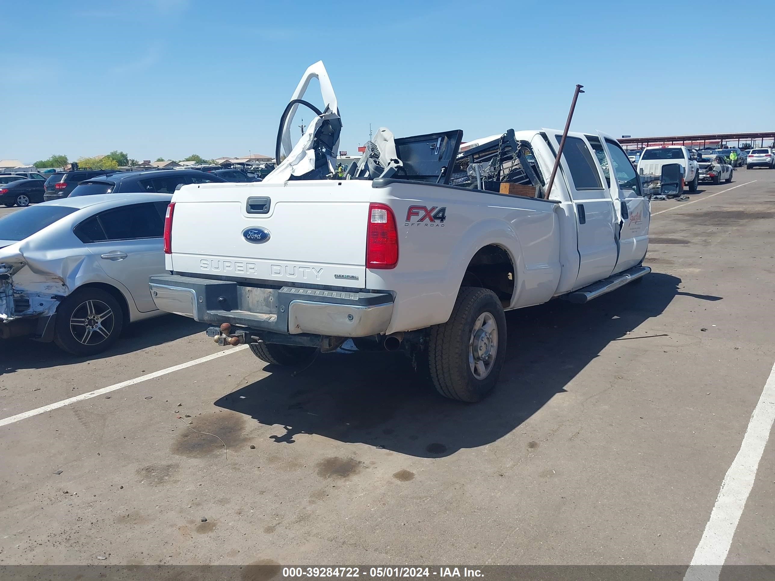 Photo 3 VIN: 1FT8W3B6XFED60814 - FORD F350 