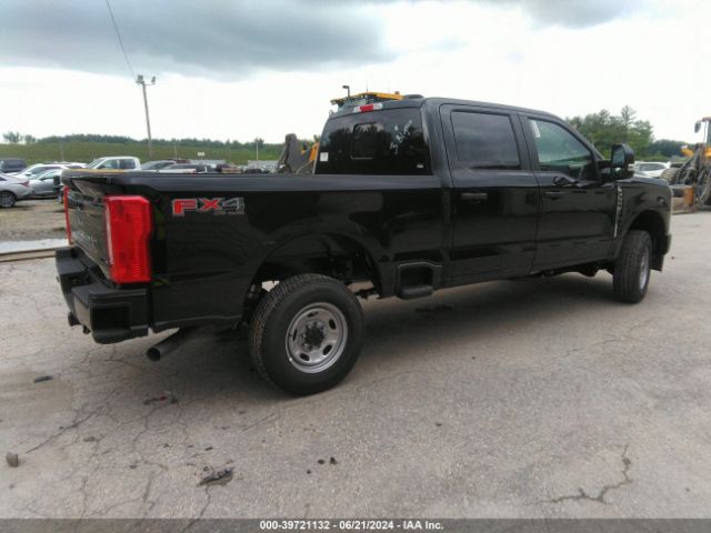 Photo 3 VIN: 1FT8W3BA0RED58191 - FORD F-350 