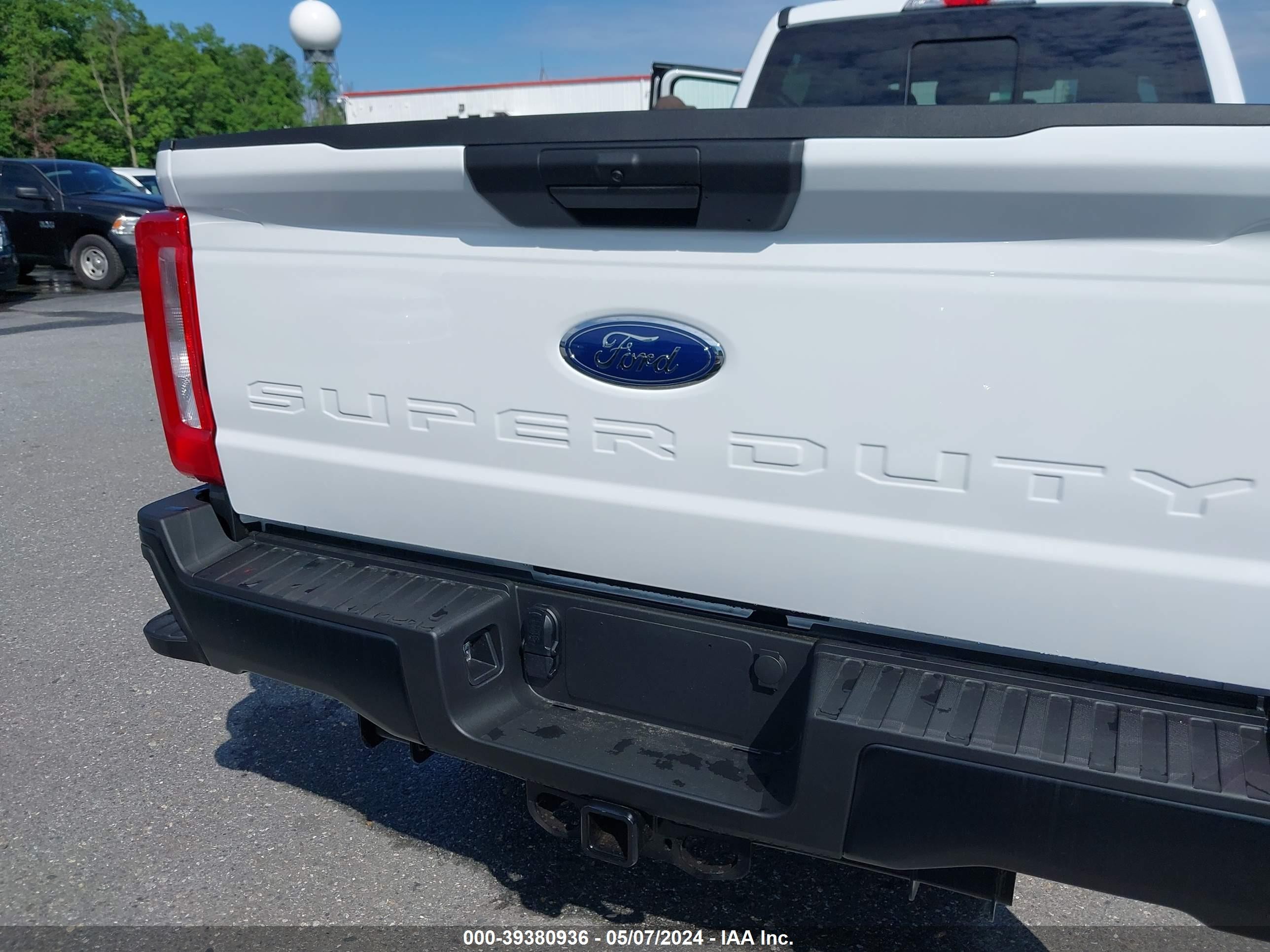 Photo 13 VIN: 1FT8W3BA0RED65951 - FORD F350 