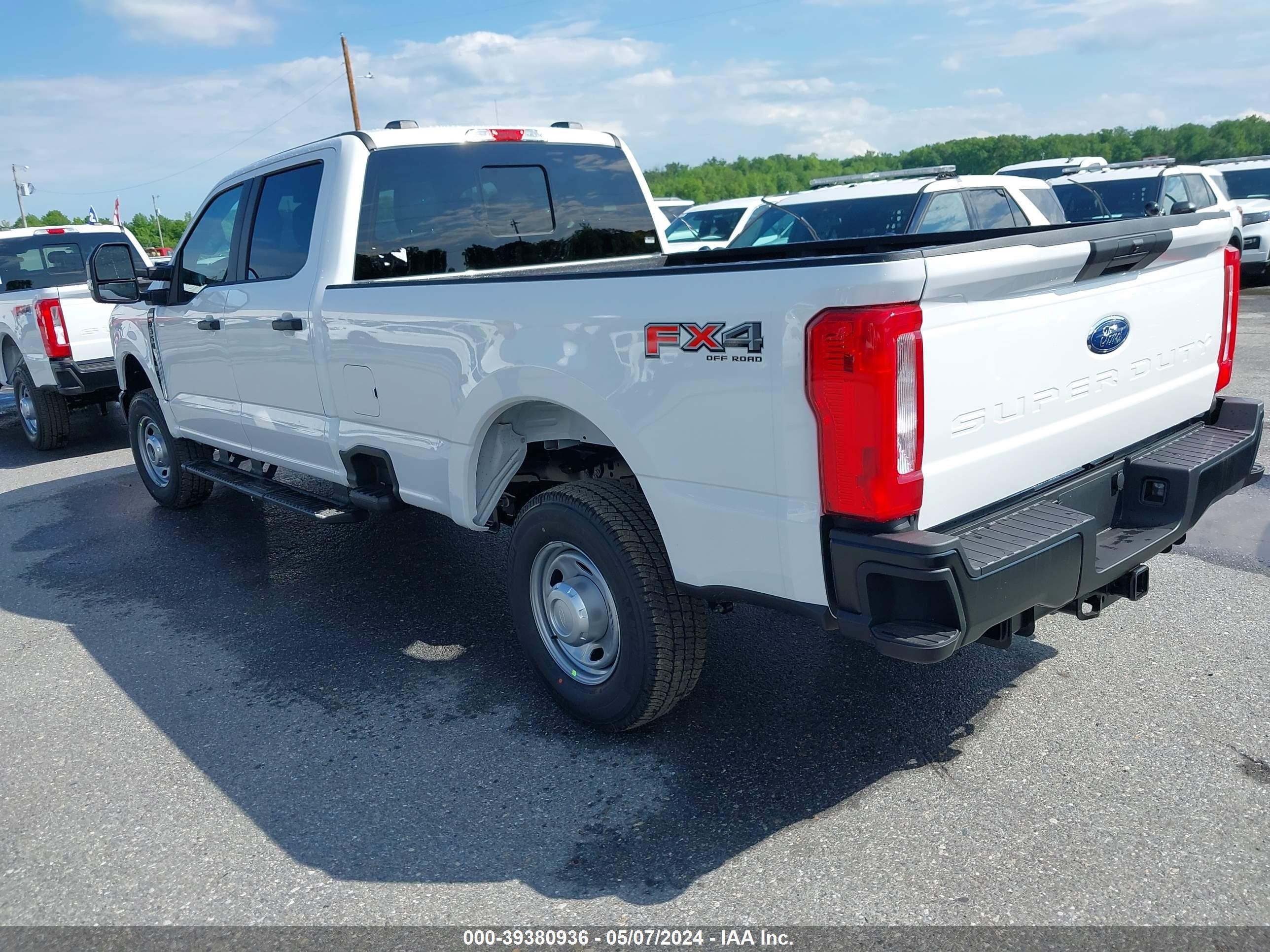 Photo 2 VIN: 1FT8W3BA0RED65951 - FORD F350 