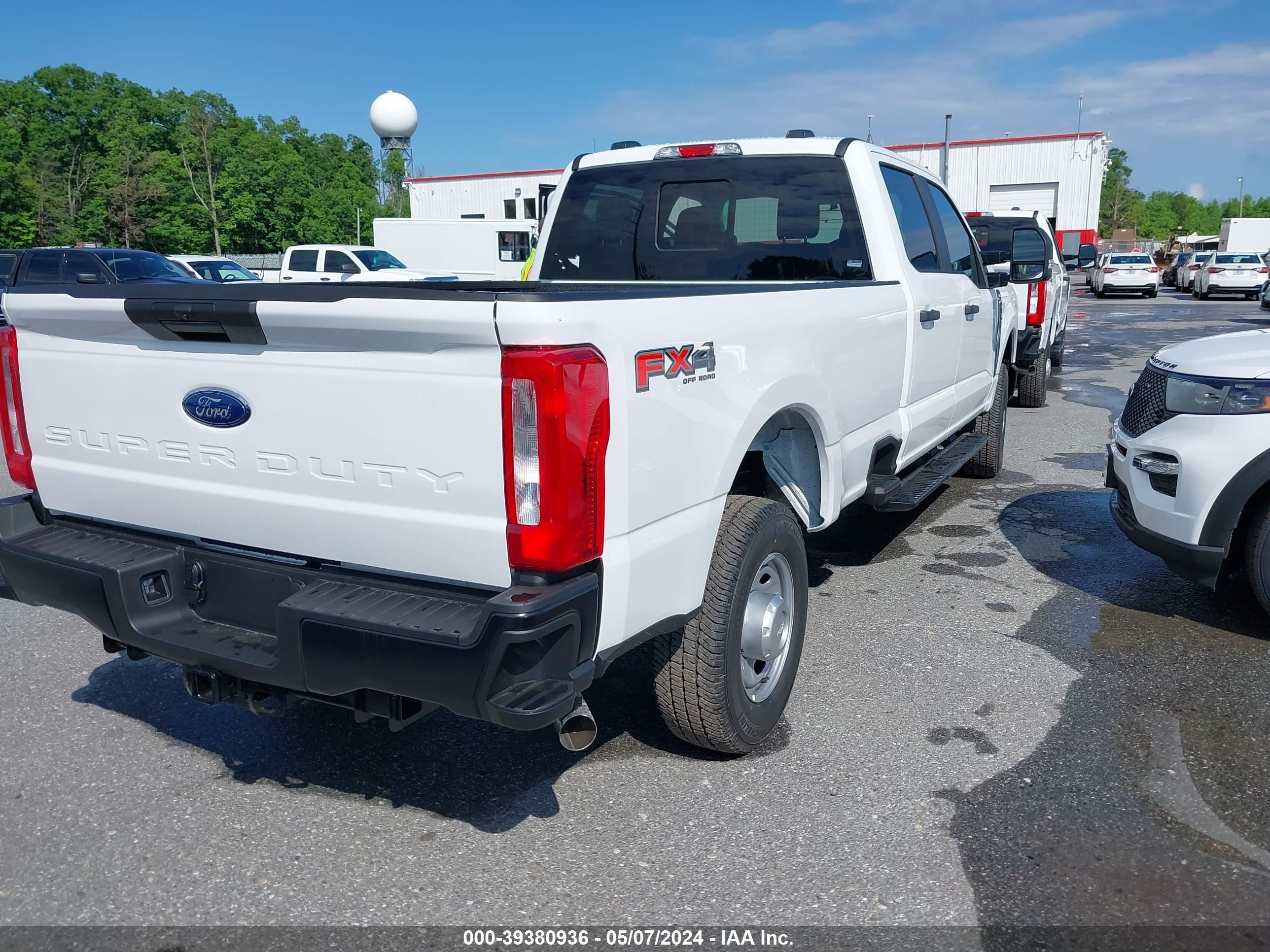 Photo 3 VIN: 1FT8W3BA0RED65951 - FORD F350 