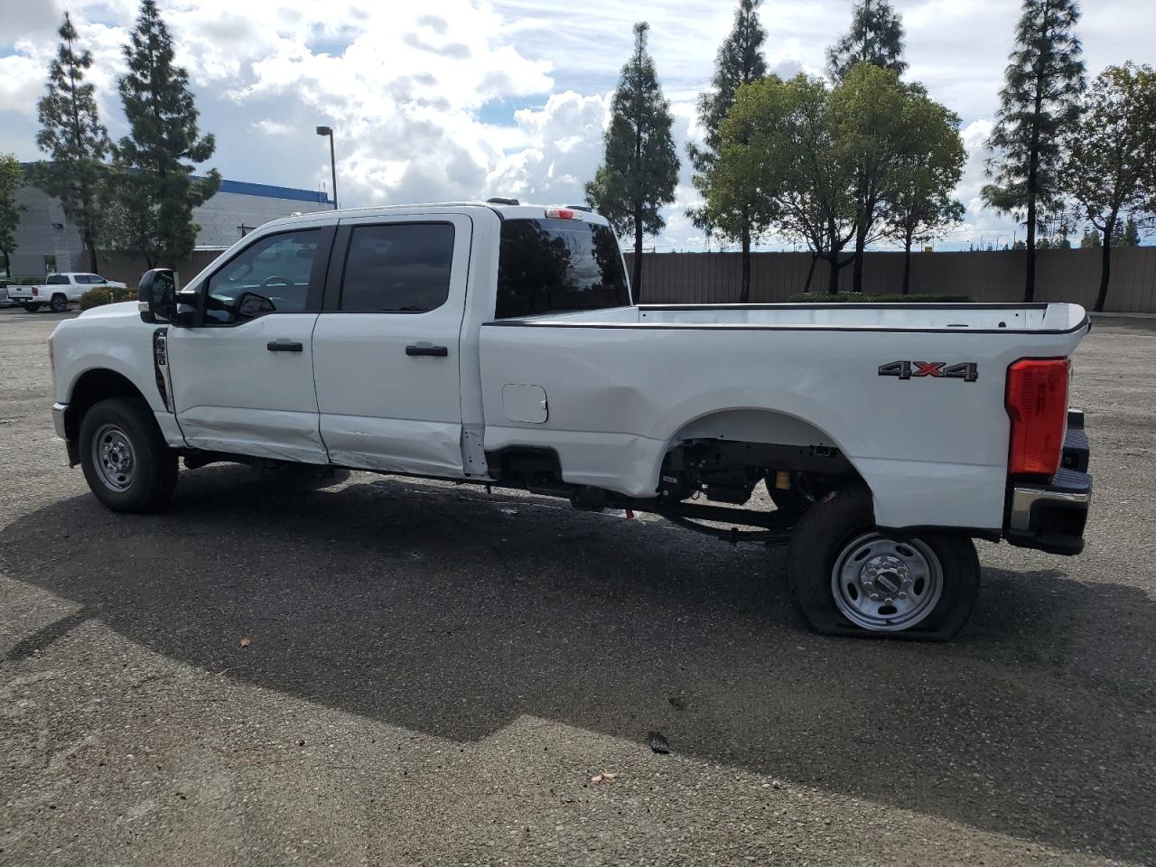 Photo 1 VIN: 1FT8W3BA1PEE22431 - FORD F350 