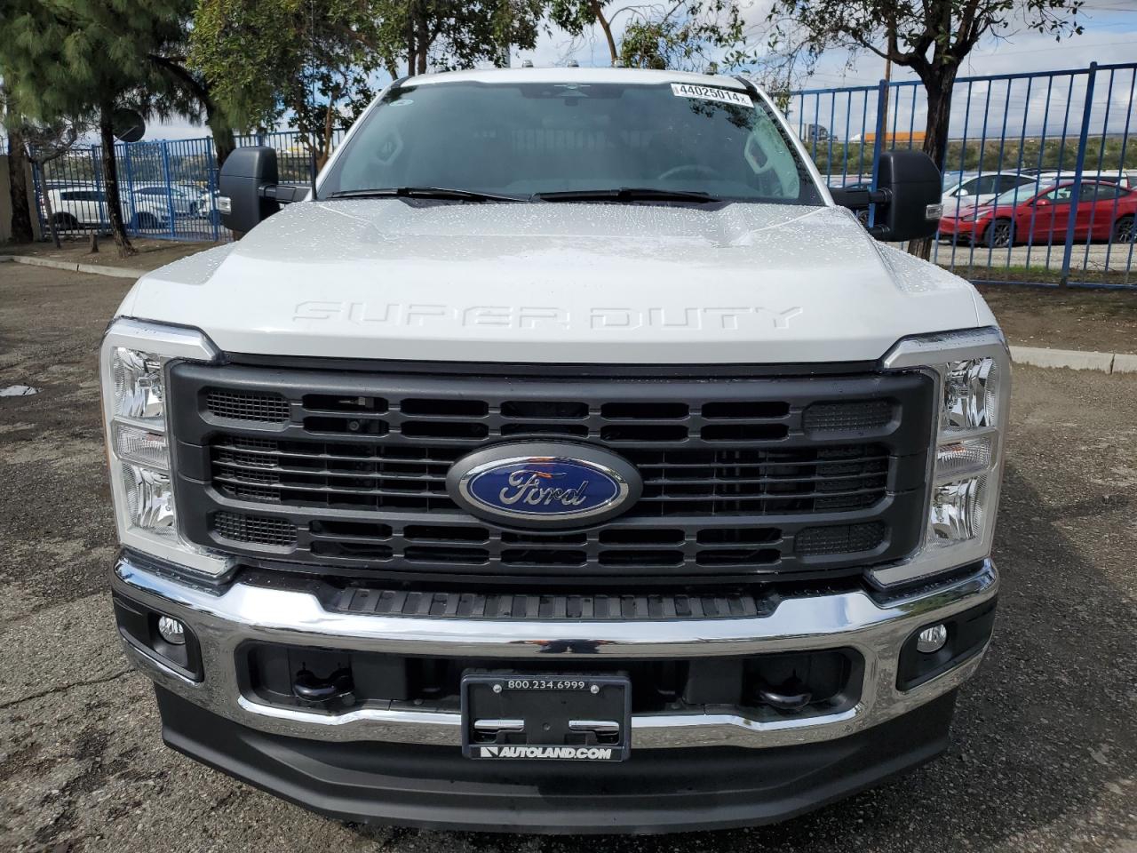 Photo 4 VIN: 1FT8W3BA1PEE22431 - FORD F350 