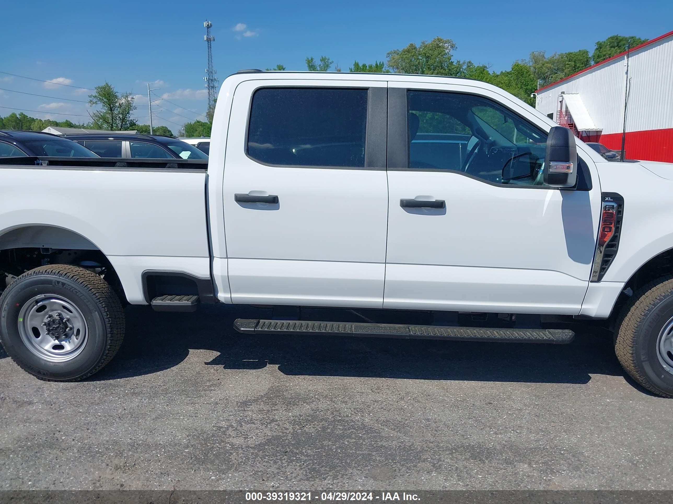 Photo 12 VIN: 1FT8W3BA1RED77025 - FORD F350 