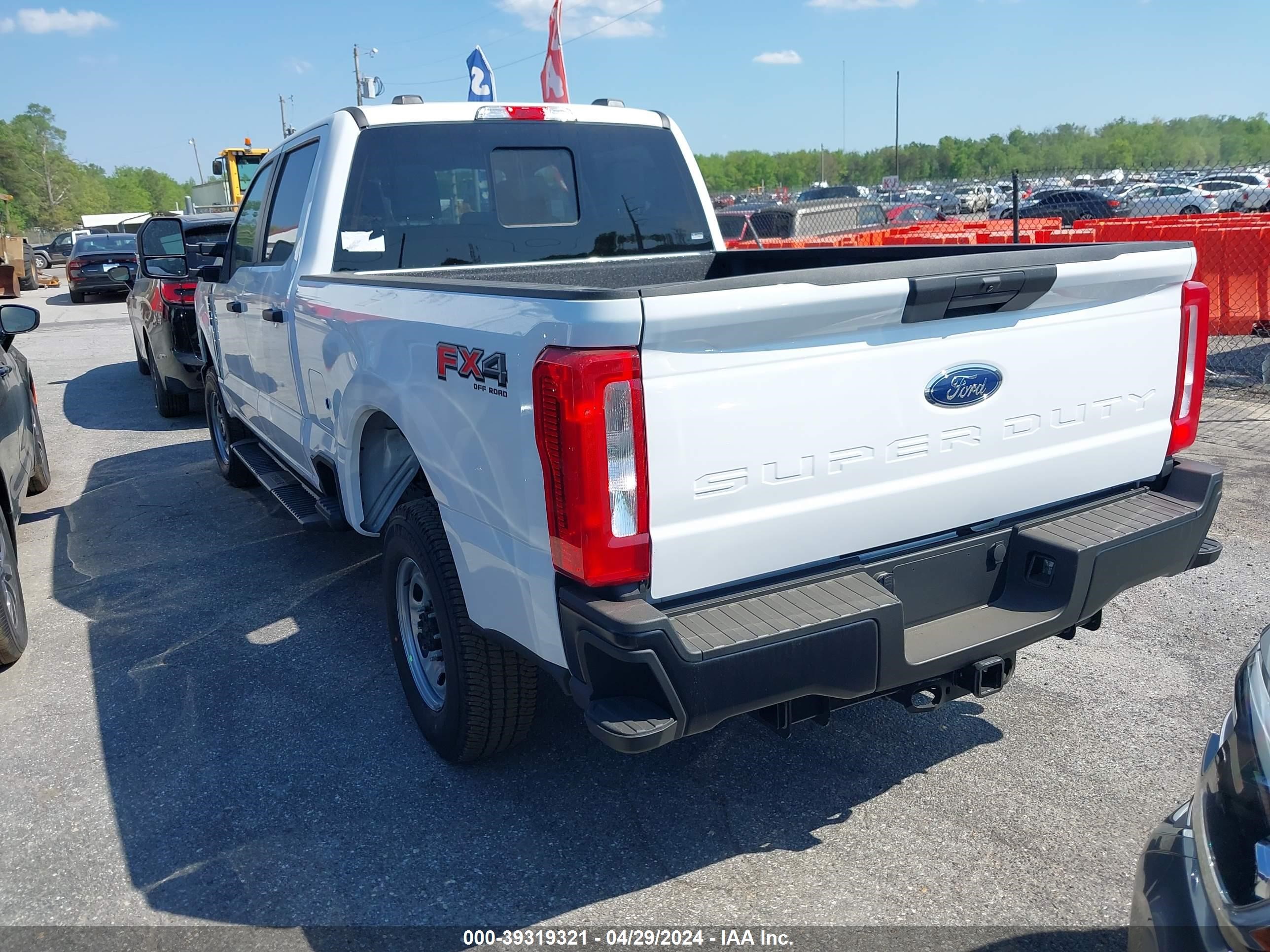 Photo 2 VIN: 1FT8W3BA1RED77025 - FORD F350 