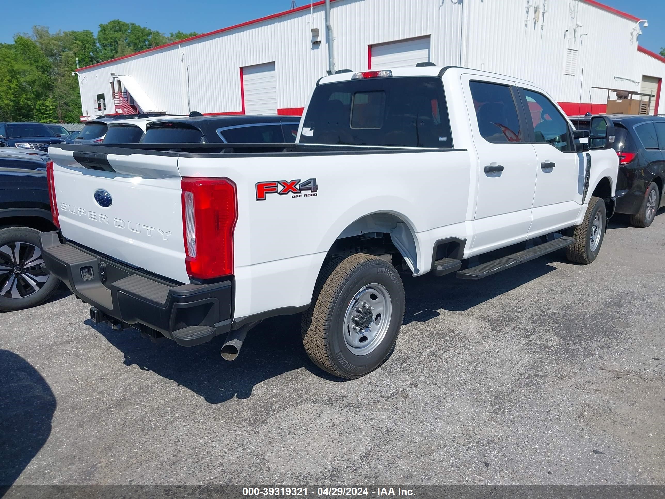 Photo 3 VIN: 1FT8W3BA1RED77025 - FORD F350 