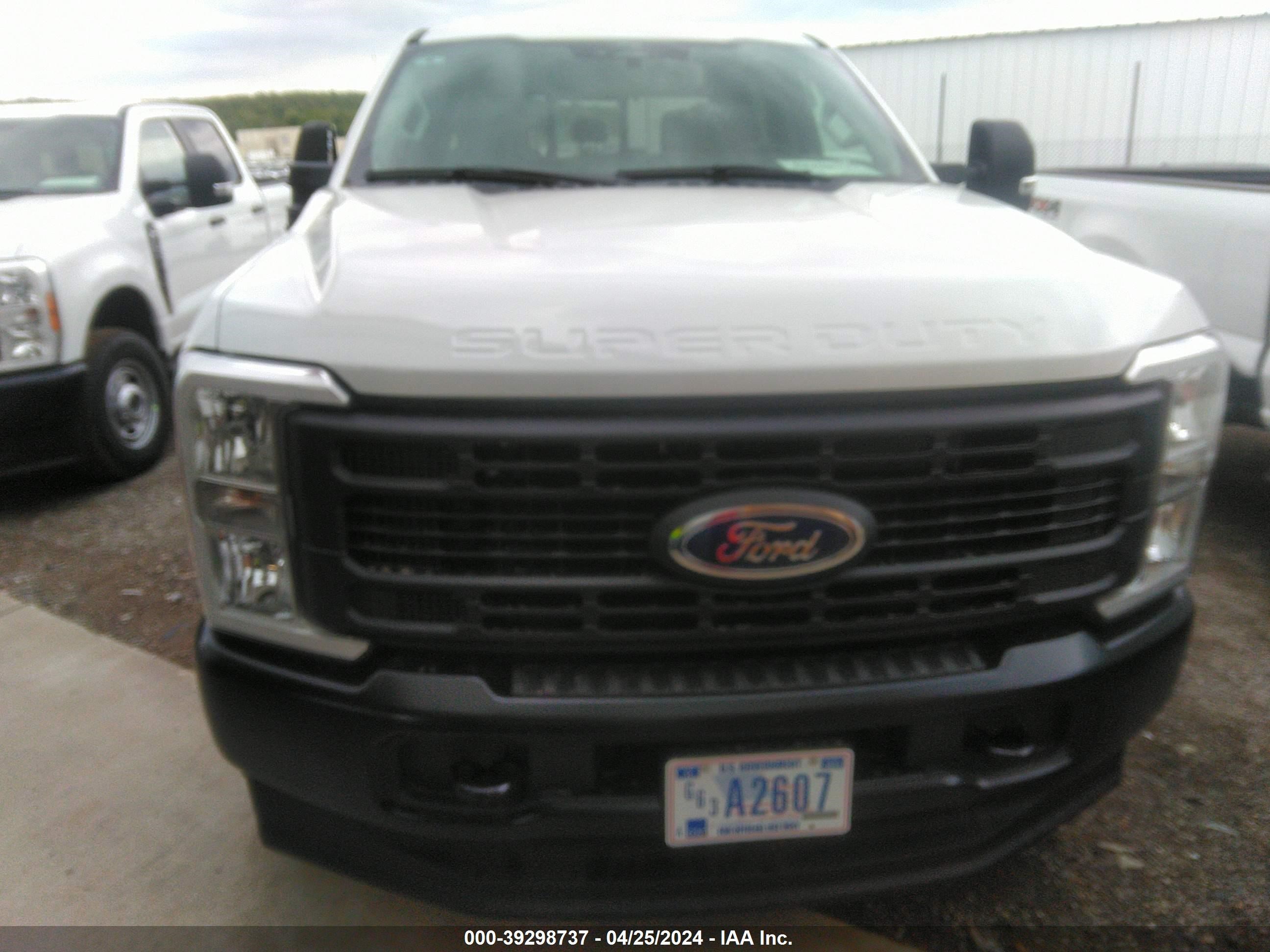 Photo 10 VIN: 1FT8W3BA2RED60265 - FORD F350 