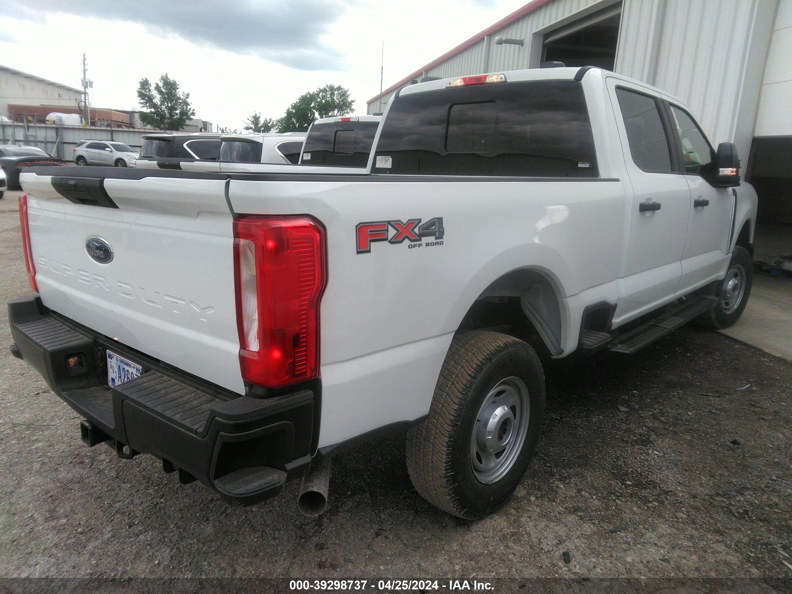 Photo 3 VIN: 1FT8W3BA2RED60265 - FORD F350 