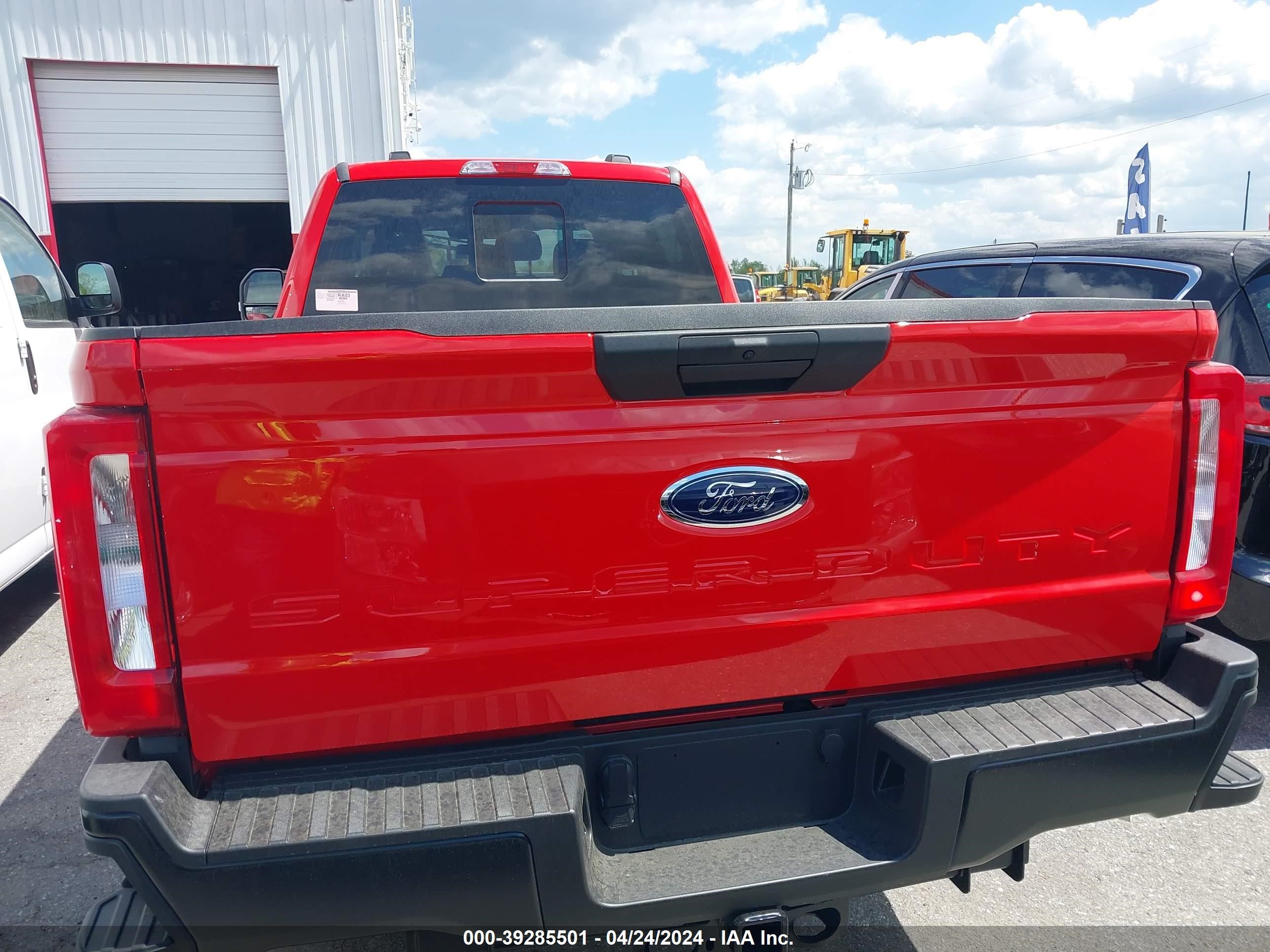 Photo 13 VIN: 1FT8W3BA2RED72514 - FORD F350 