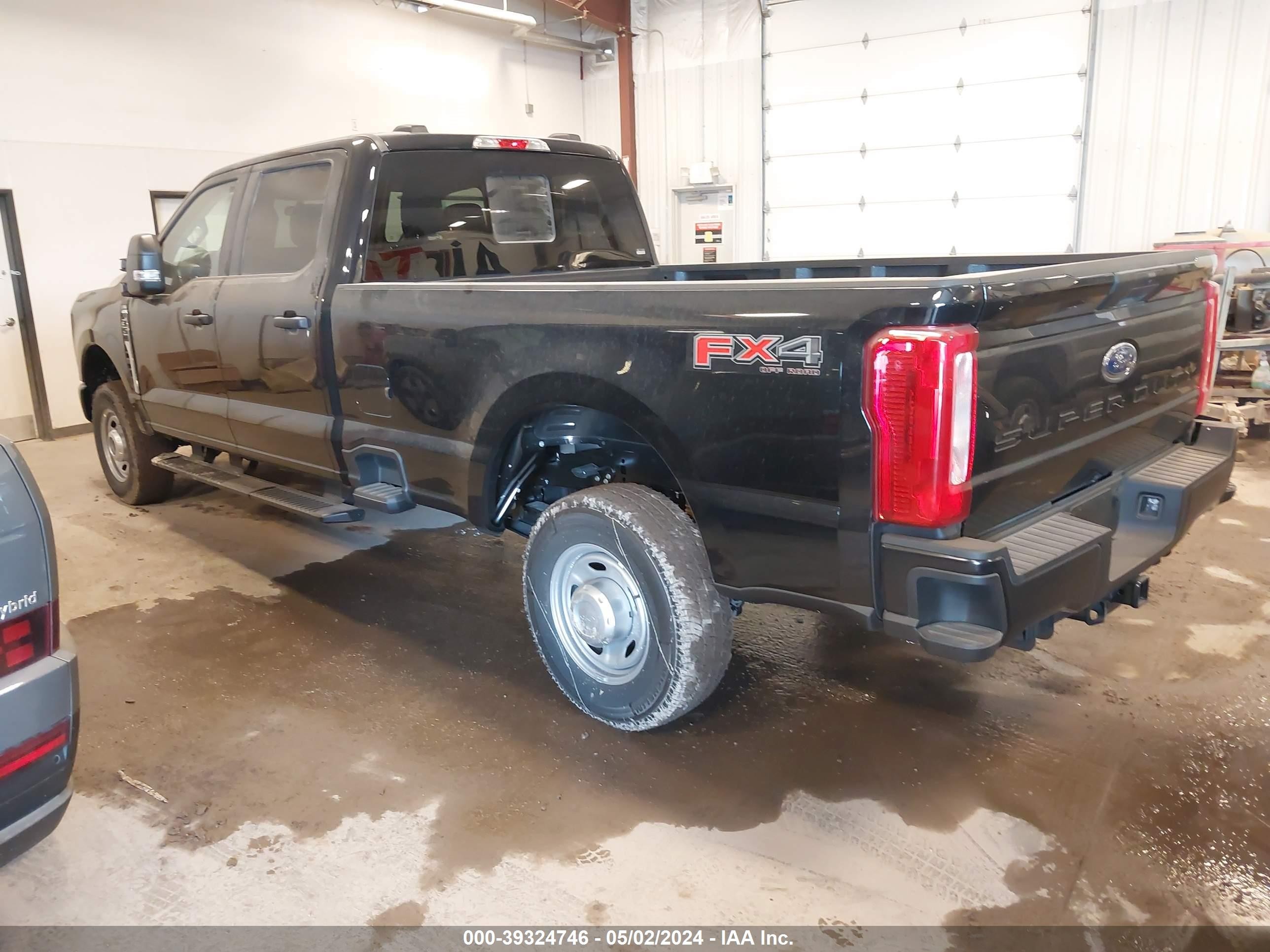 Photo 2 VIN: 1FT8W3BA3RED69377 - FORD F350 