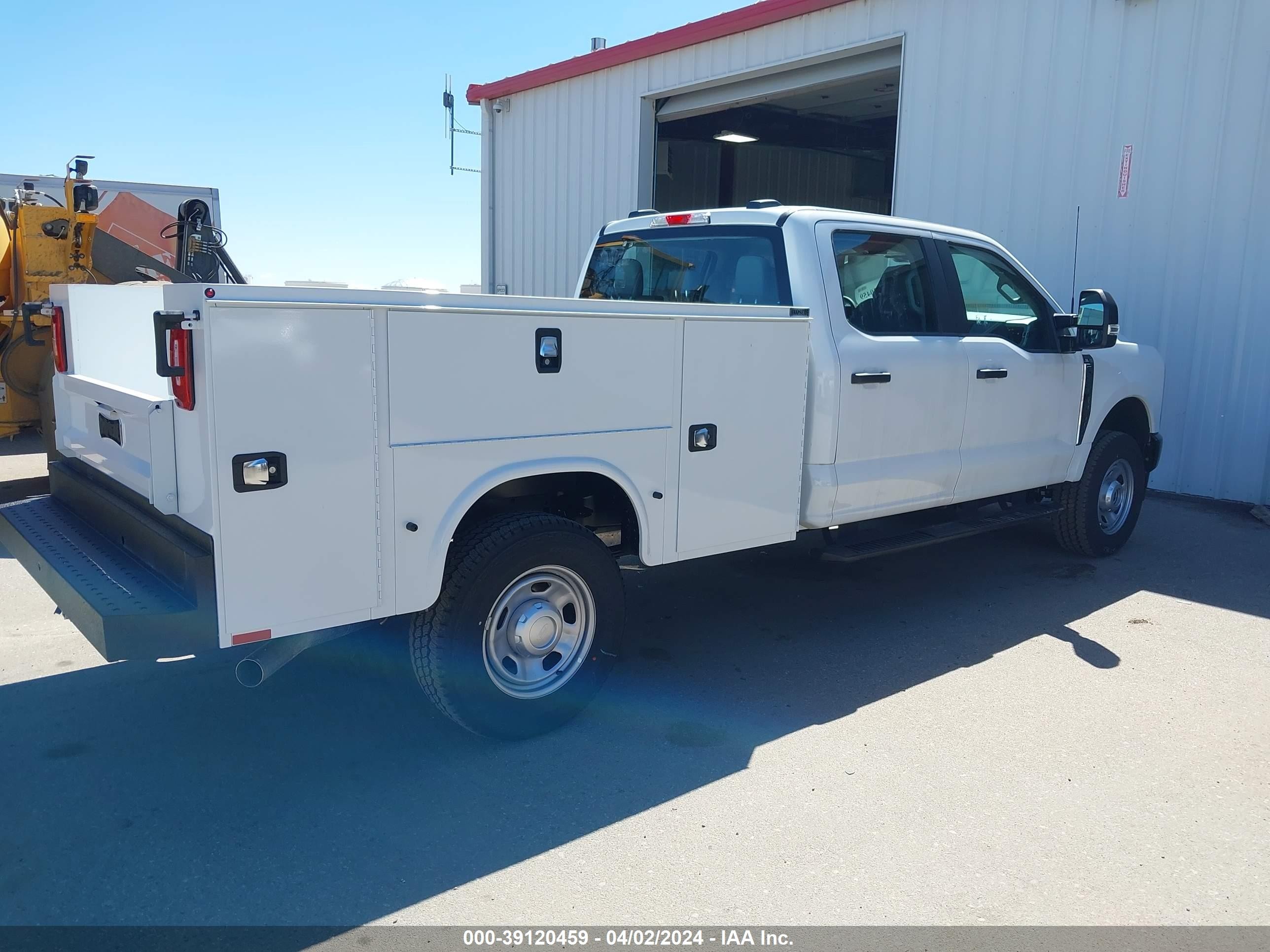 Photo 3 VIN: 1FT8W3BA5PEC36178 - FORD F350 