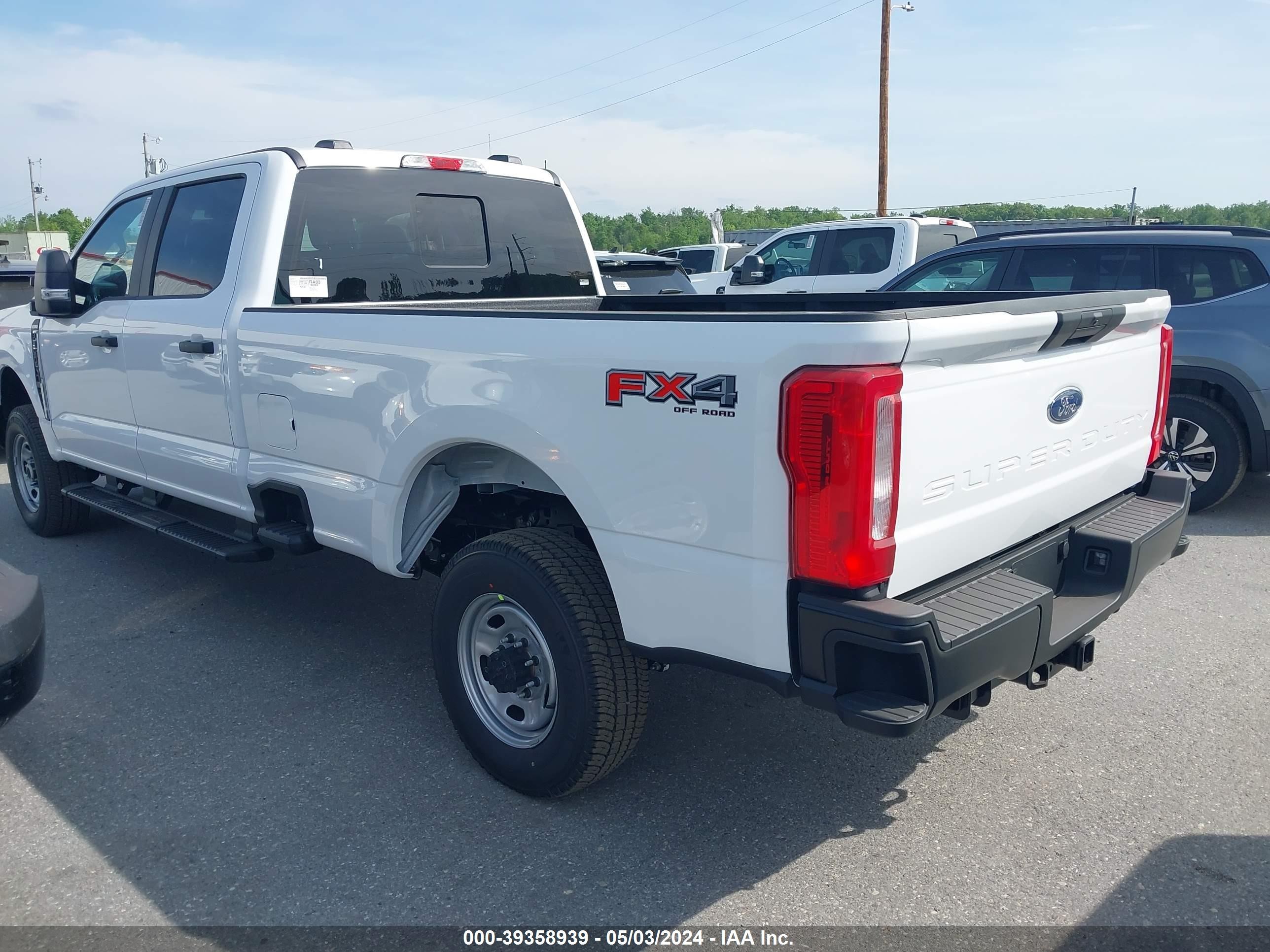 Photo 2 VIN: 1FT8W3BA7RED65753 - FORD F350 